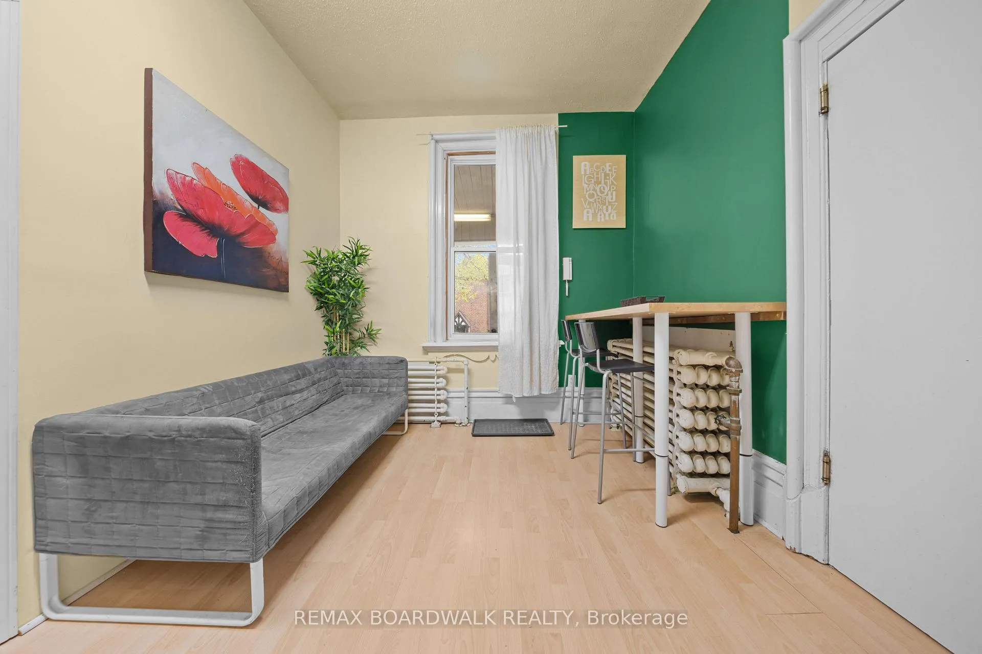 Photo 3 of Unit 2, 155 Stewart Street, Ottawa, Sandy Hill — HOMEH