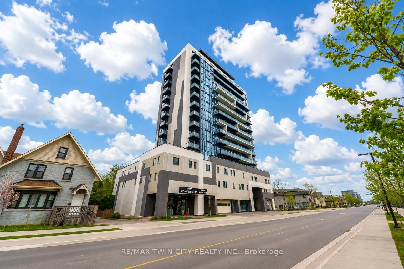 Front of Unit 904, 128 King Street N