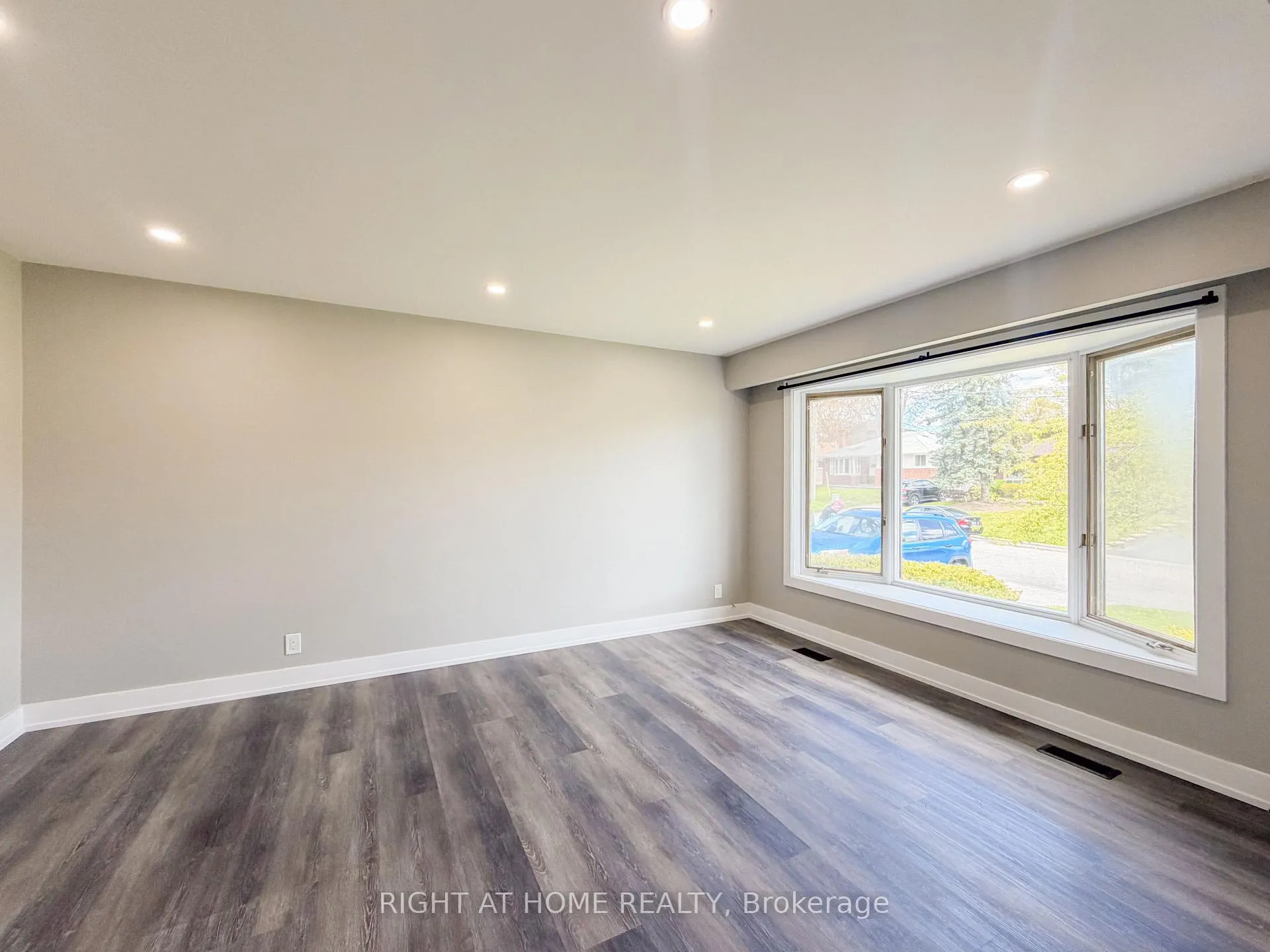 Photo 4 of Unit Upper, 298 Dover Street, Oshawa, Eastdale — HOMEH