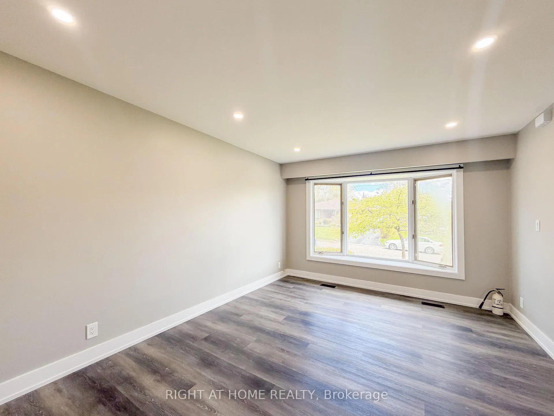Photo 8 of Unit Upper, 298 Dover Street, Oshawa, Eastdale — HOMEH