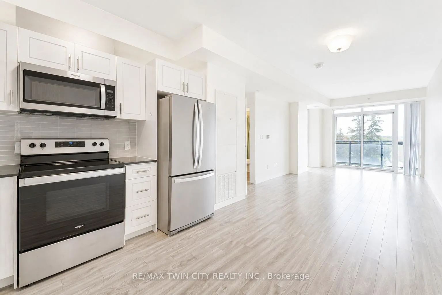 Photo 4 of Unit 904, 128 King Street N, Waterloo, Downtown Waterloo — HOMEH