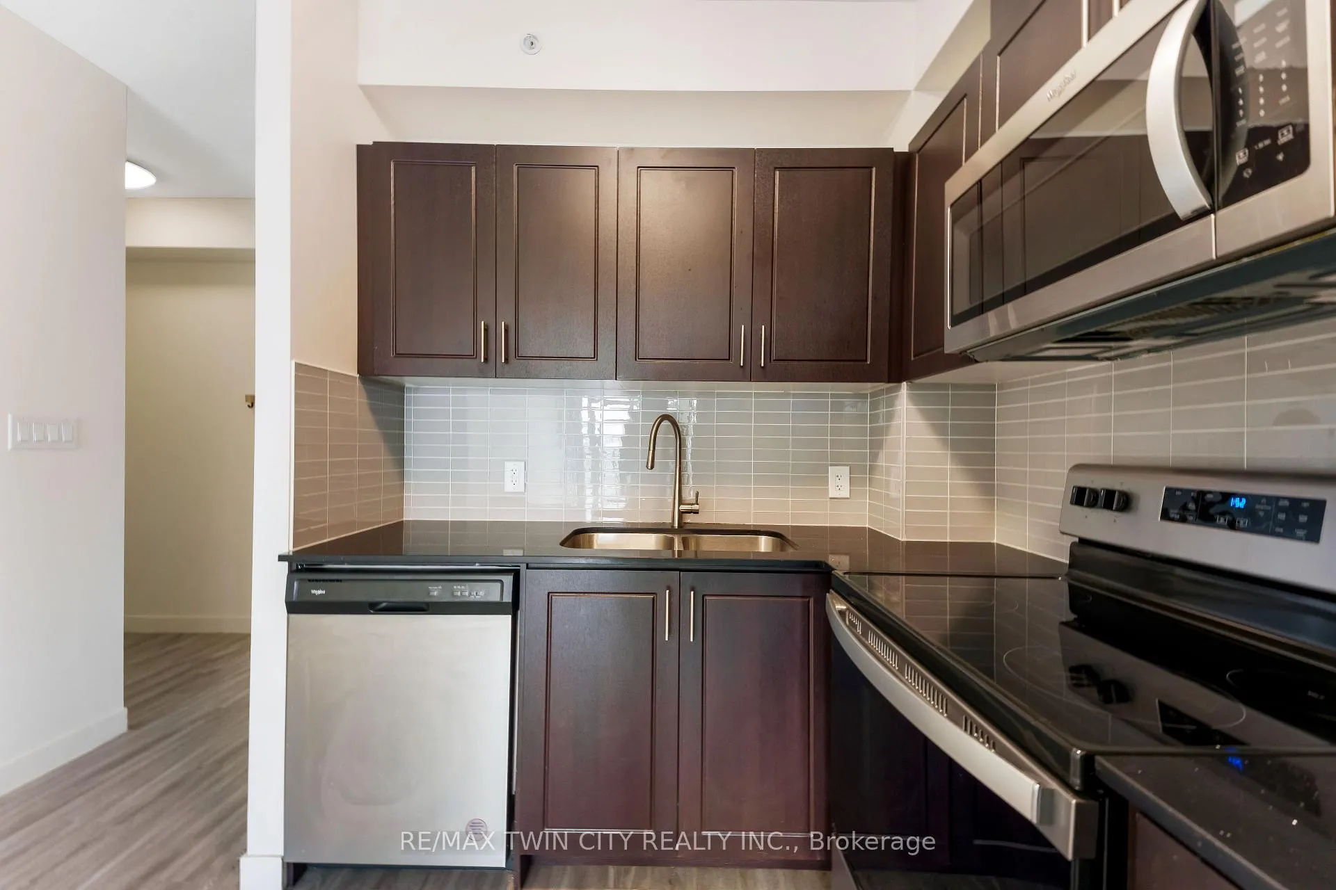 Photo 7 of Unit 904, 128 King Street N, Waterloo, Downtown Waterloo — HOMEH