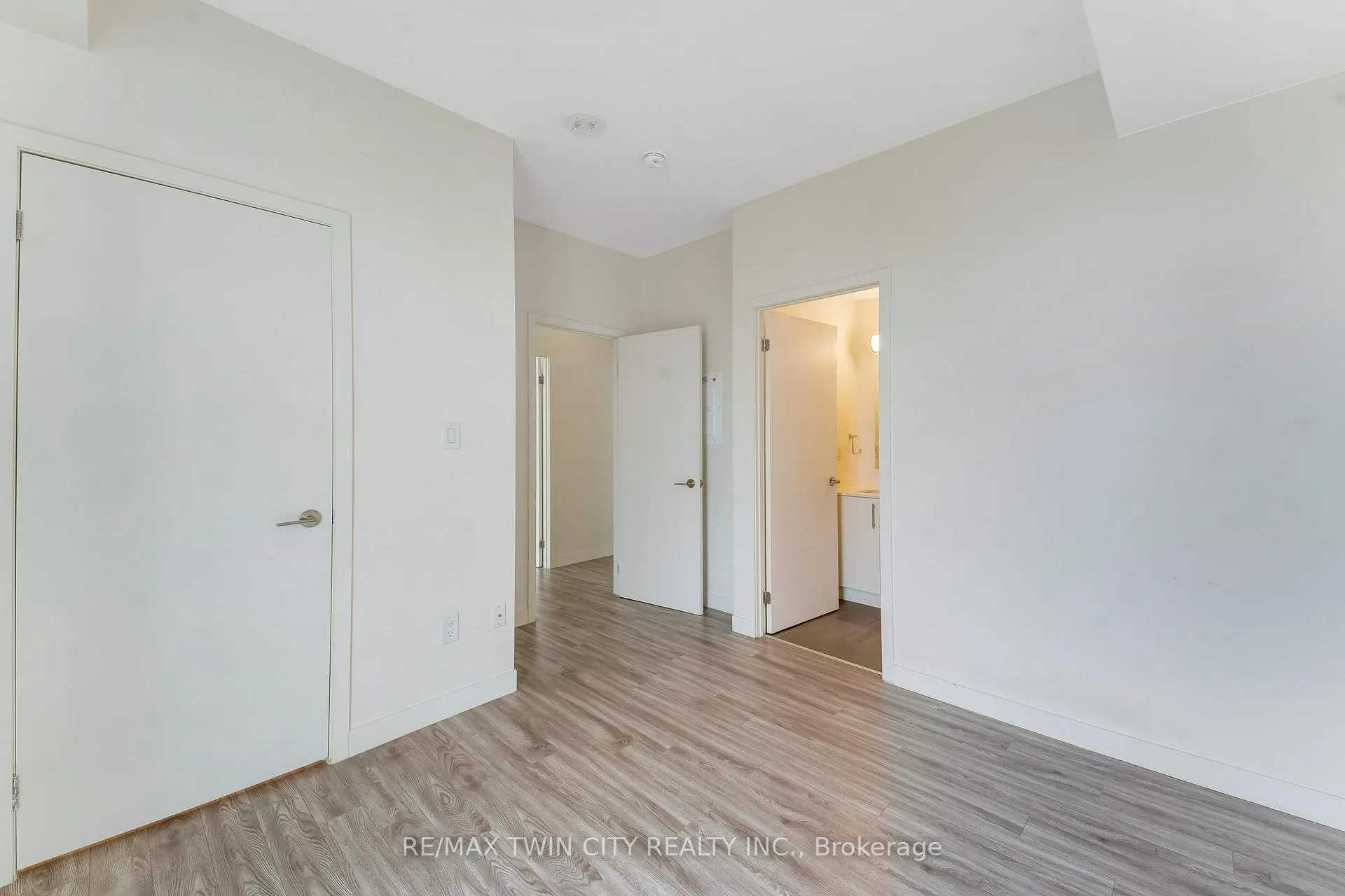 Photo 17 of Unit 904, 128 King Street N, Waterloo, Downtown Waterloo — HOMEH