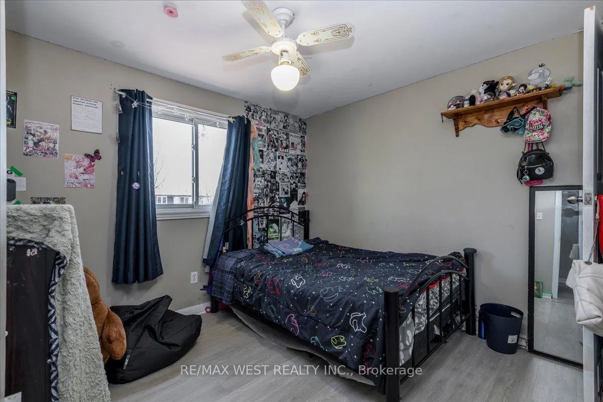 Photo 10 of 68 Chaucer Crescent, Barrie, Letitia Heights — HOMEH