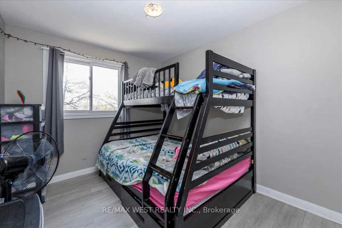 Photo 11 of 68 Chaucer Crescent, Barrie, Letitia Heights — HOMEH