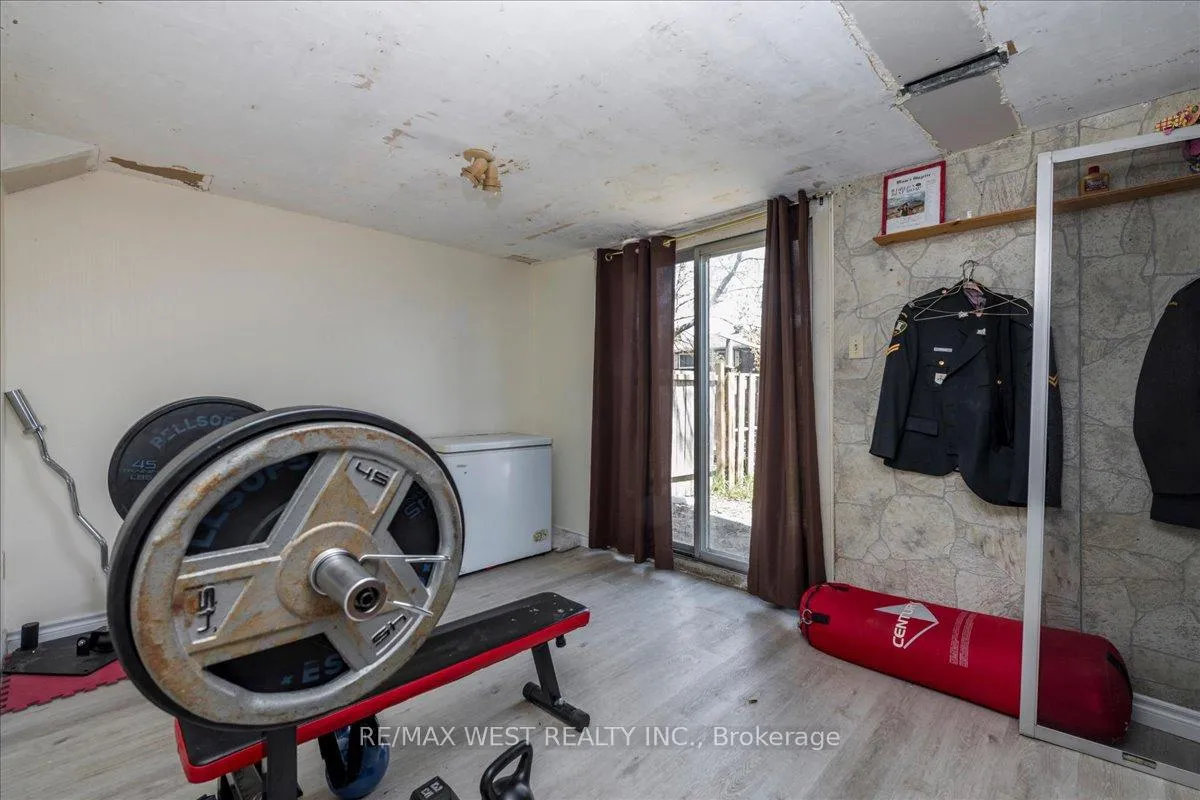 Photo 13 of 68 Chaucer Crescent, Barrie, Letitia Heights — HOMEH
