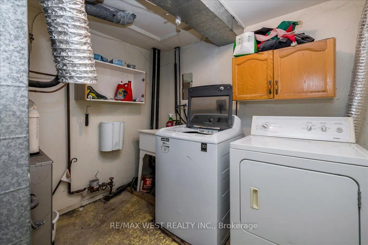 Photo 15 of 68 Chaucer Crescent, Barrie, Letitia Heights — HOMEH