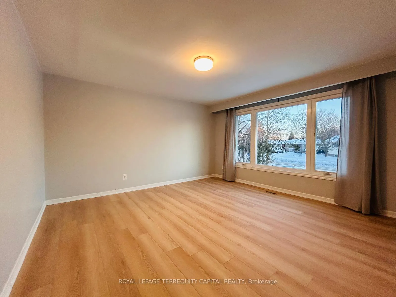 Photo 2 of Unit Upper, 38 Bernick Drive, Barrie, Grove East — HOMEH