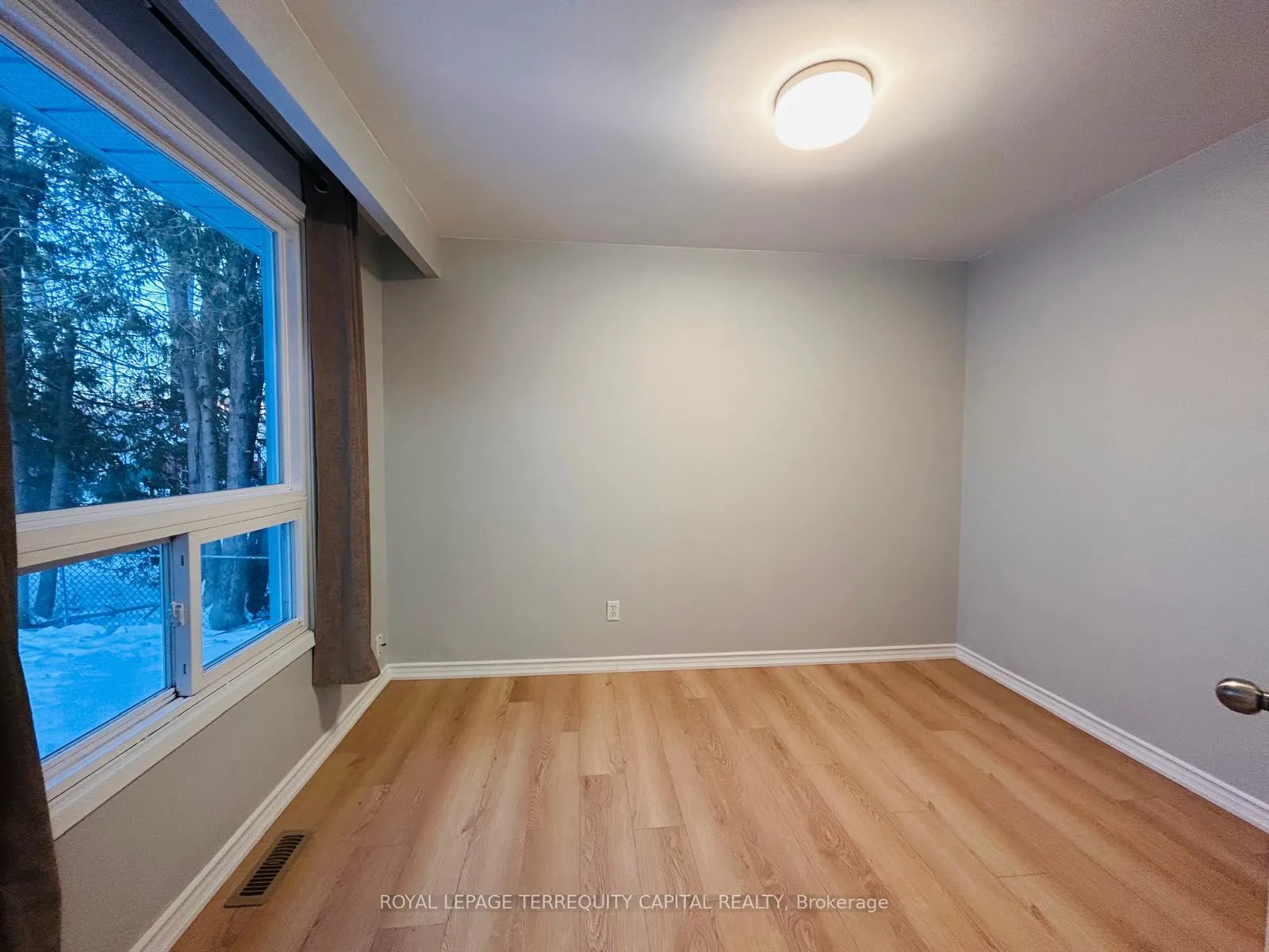 Photo 4 of Unit Upper, 38 Bernick Drive, Barrie, Grove East — HOMEH