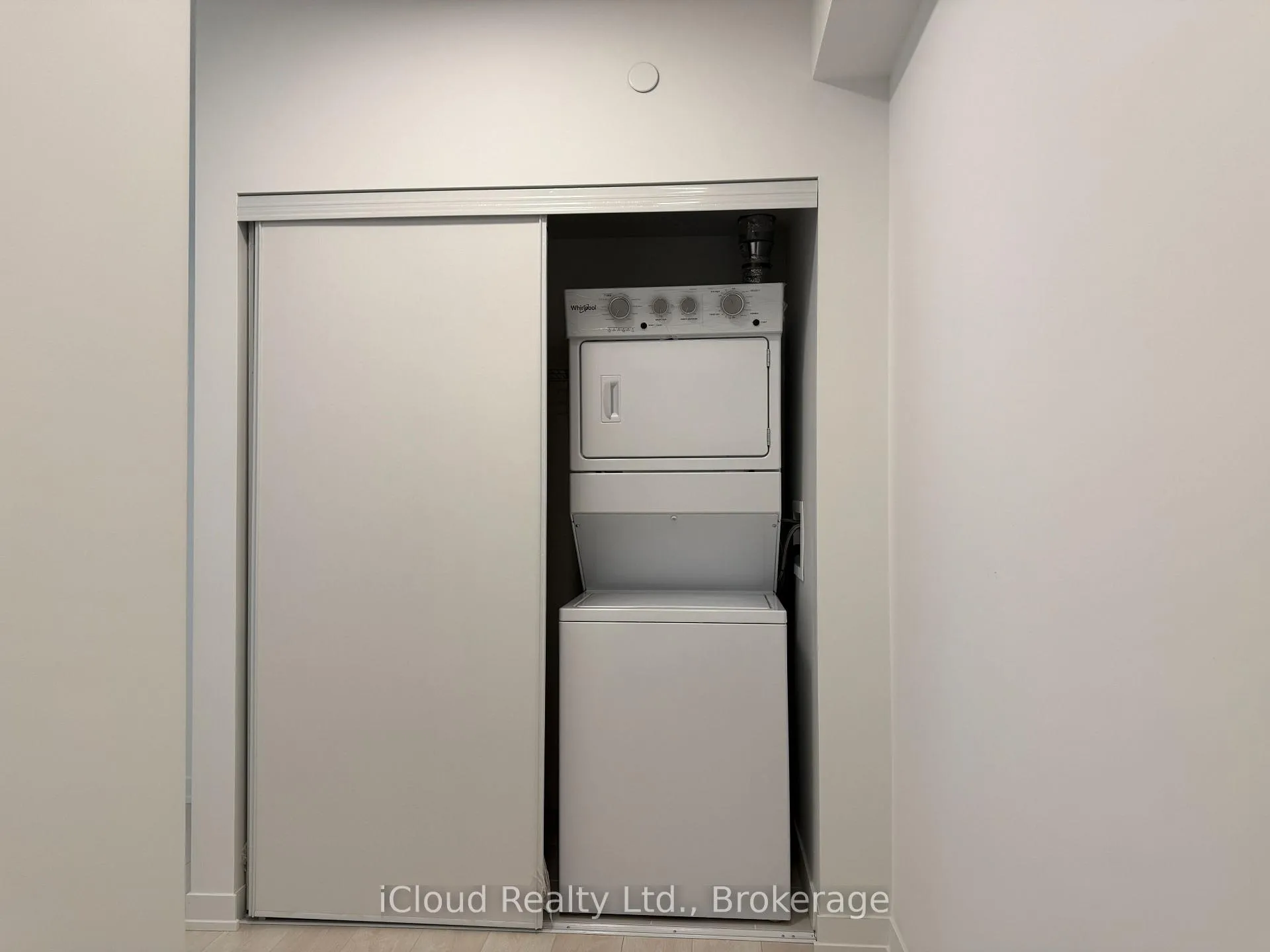 Photo 11 of Unit D211, 4878 Powers Common, Burlington, Appleby — HOMEH