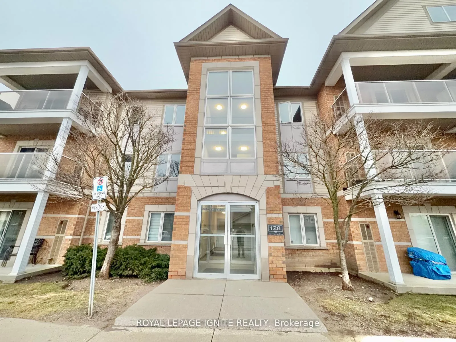 Photo 1 of Unit 108, 128 Aspen Springs Drive, Clarington, Bowmanville — HOMEH