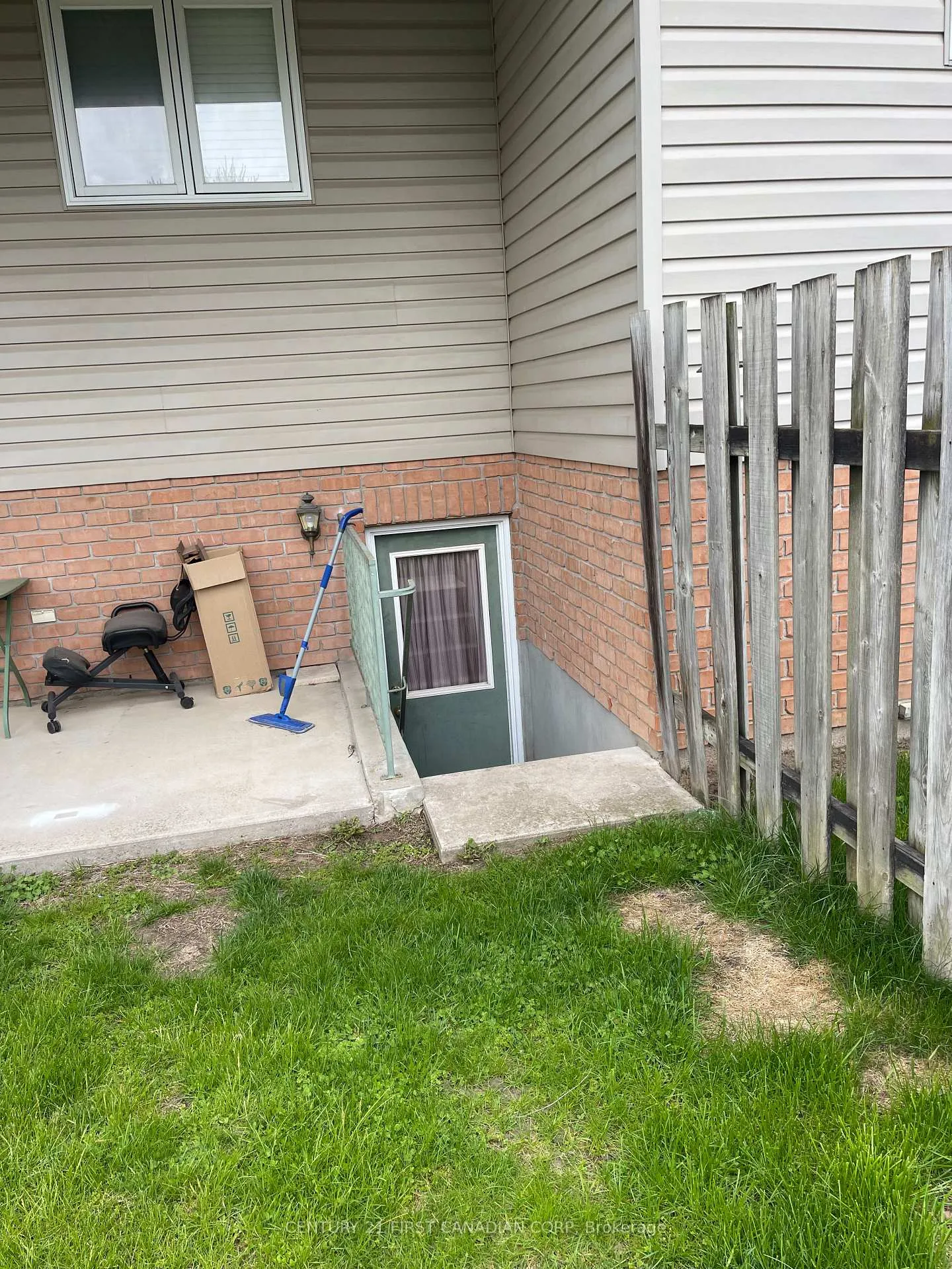 Photo 2 of 196 Adelaide Street, Strathroy-Caradoc, SW — HOMEH