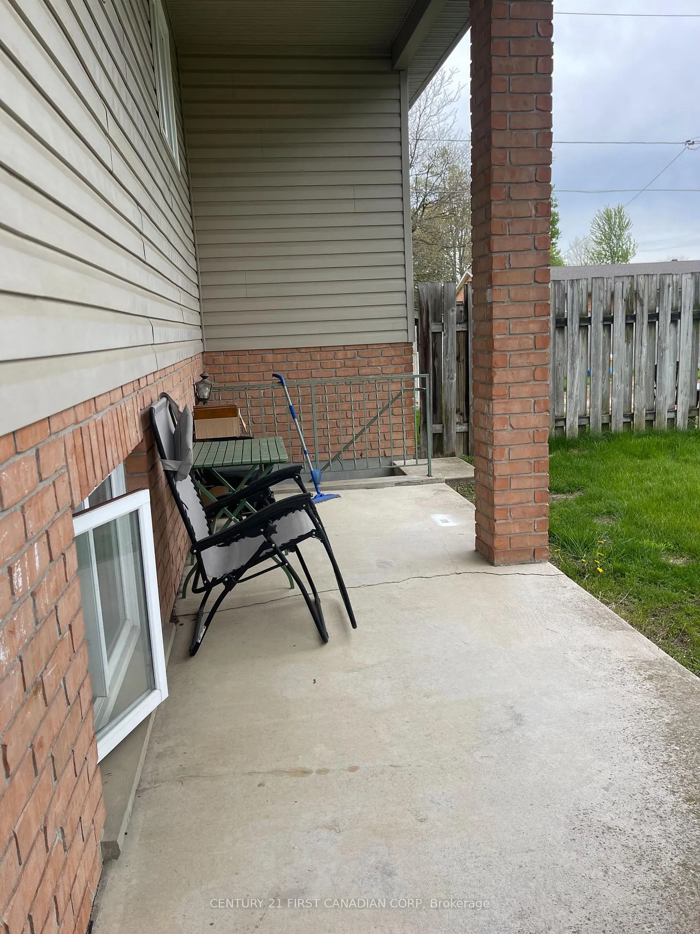 Photo 3 of 196 Adelaide Street, Strathroy-Caradoc, SW — HOMEH