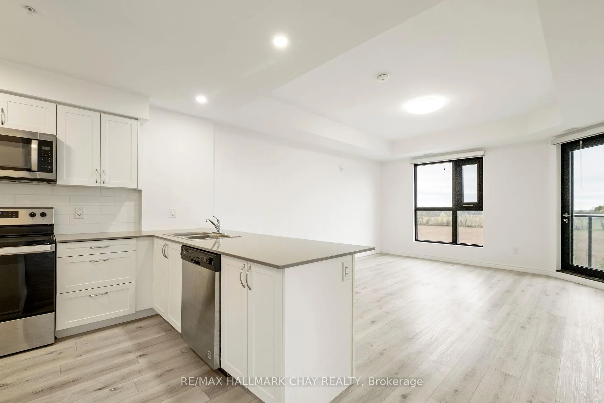 Photo 9 of Unit 411, 30 Hanmer Street W, Barrie, West Bayfield — HOMEH