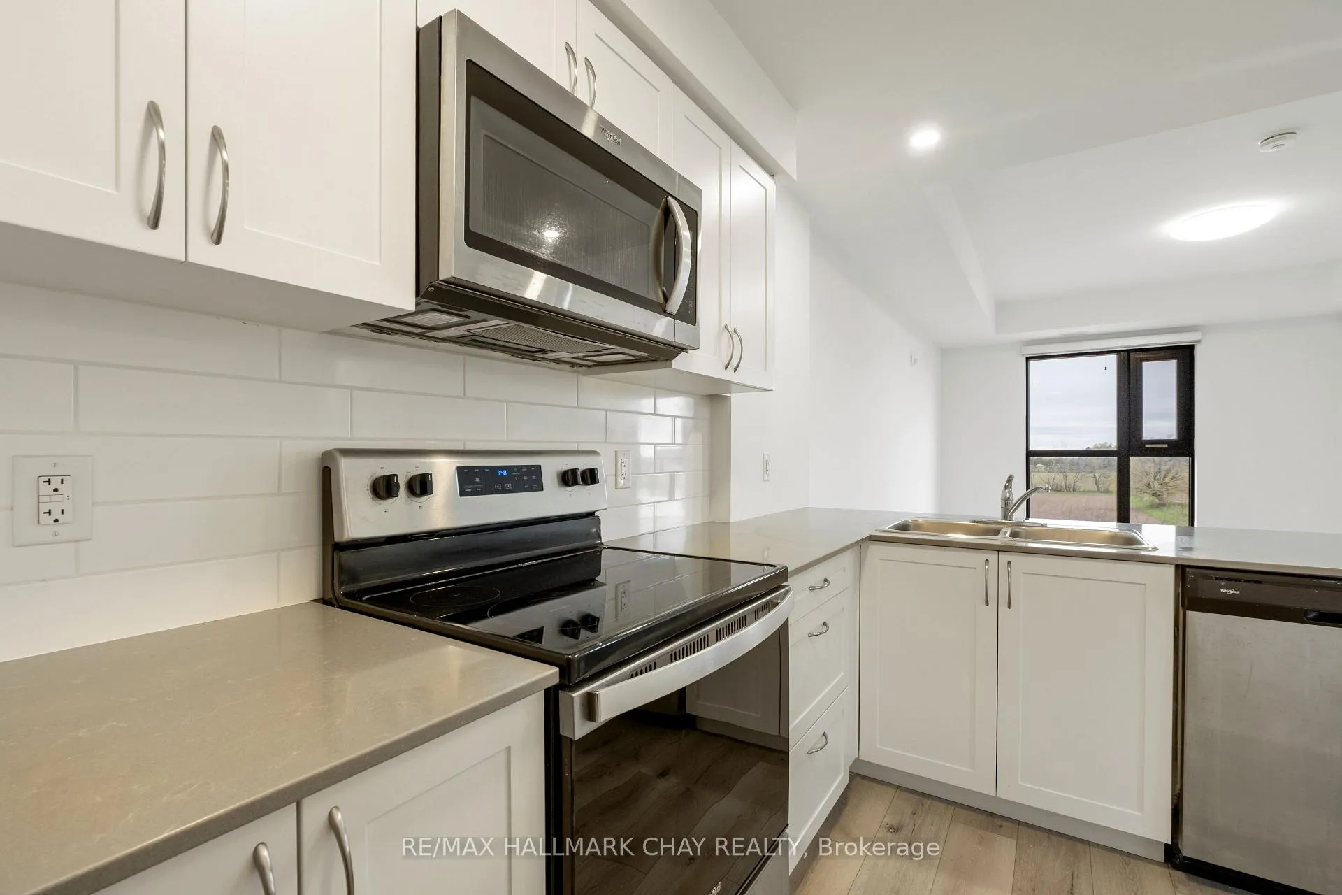 Photo 14 of Unit 411, 30 Hanmer Street W, Barrie, West Bayfield — HOMEH