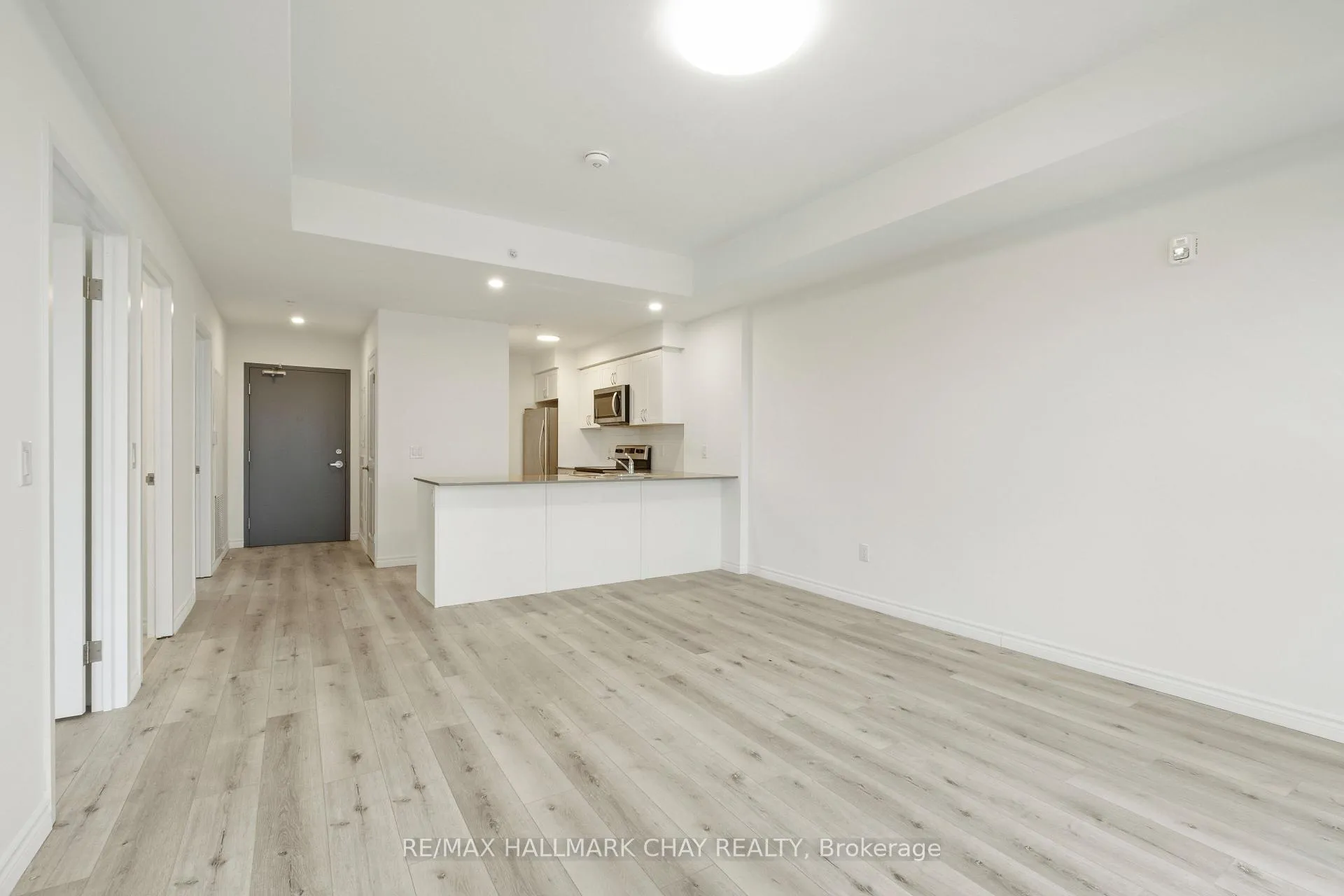 Photo 15 of Unit 411, 30 Hanmer Street W, Barrie, West Bayfield — HOMEH