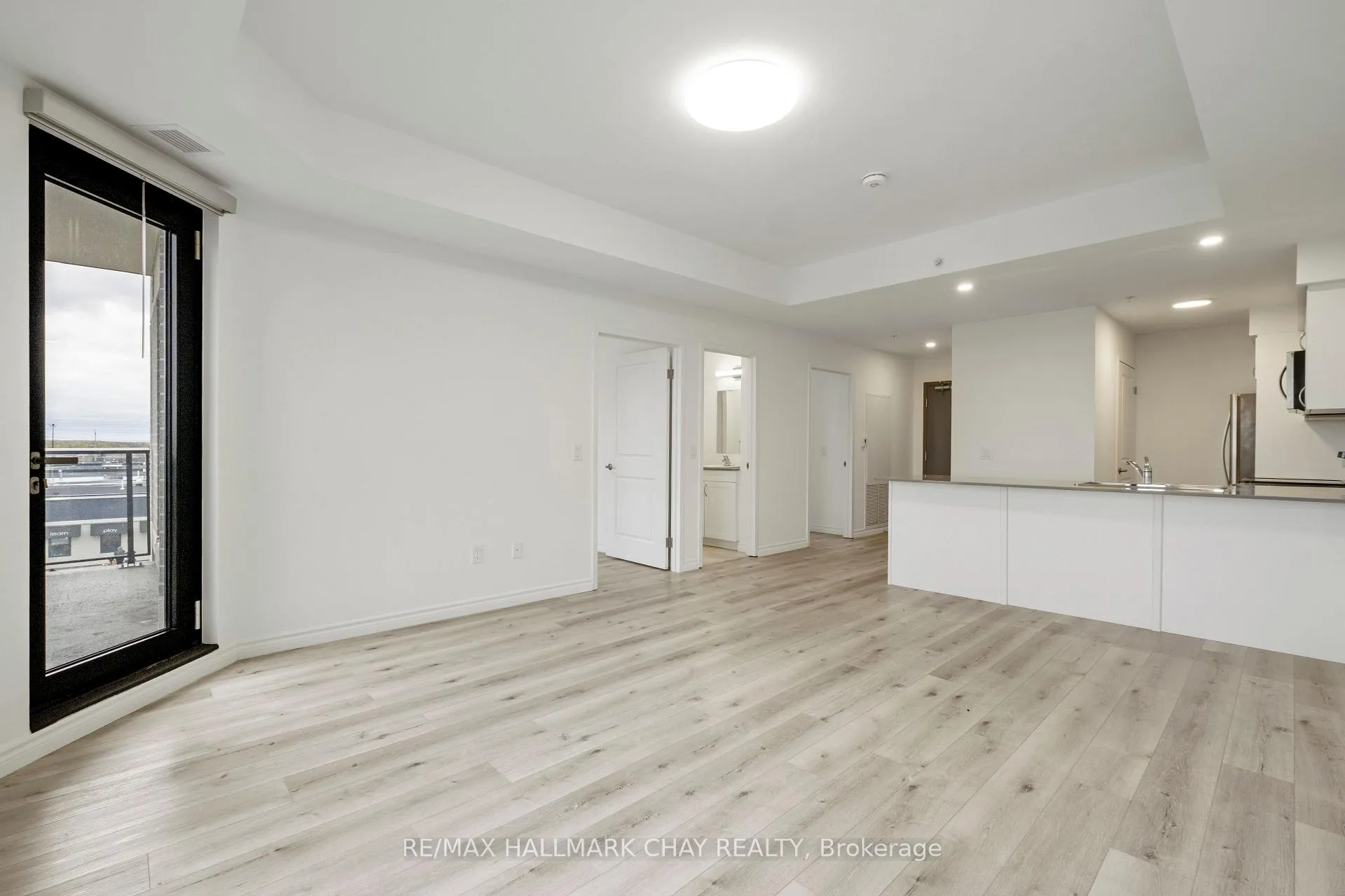 Photo 16 of Unit 411, 30 Hanmer Street W, Barrie, West Bayfield — HOMEH