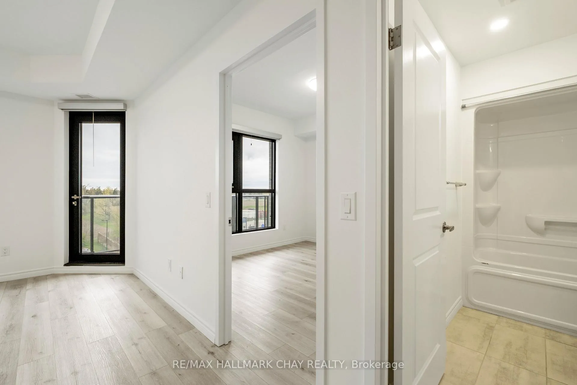 Photo 17 of Unit 411, 30 Hanmer Street W, Barrie, West Bayfield — HOMEH