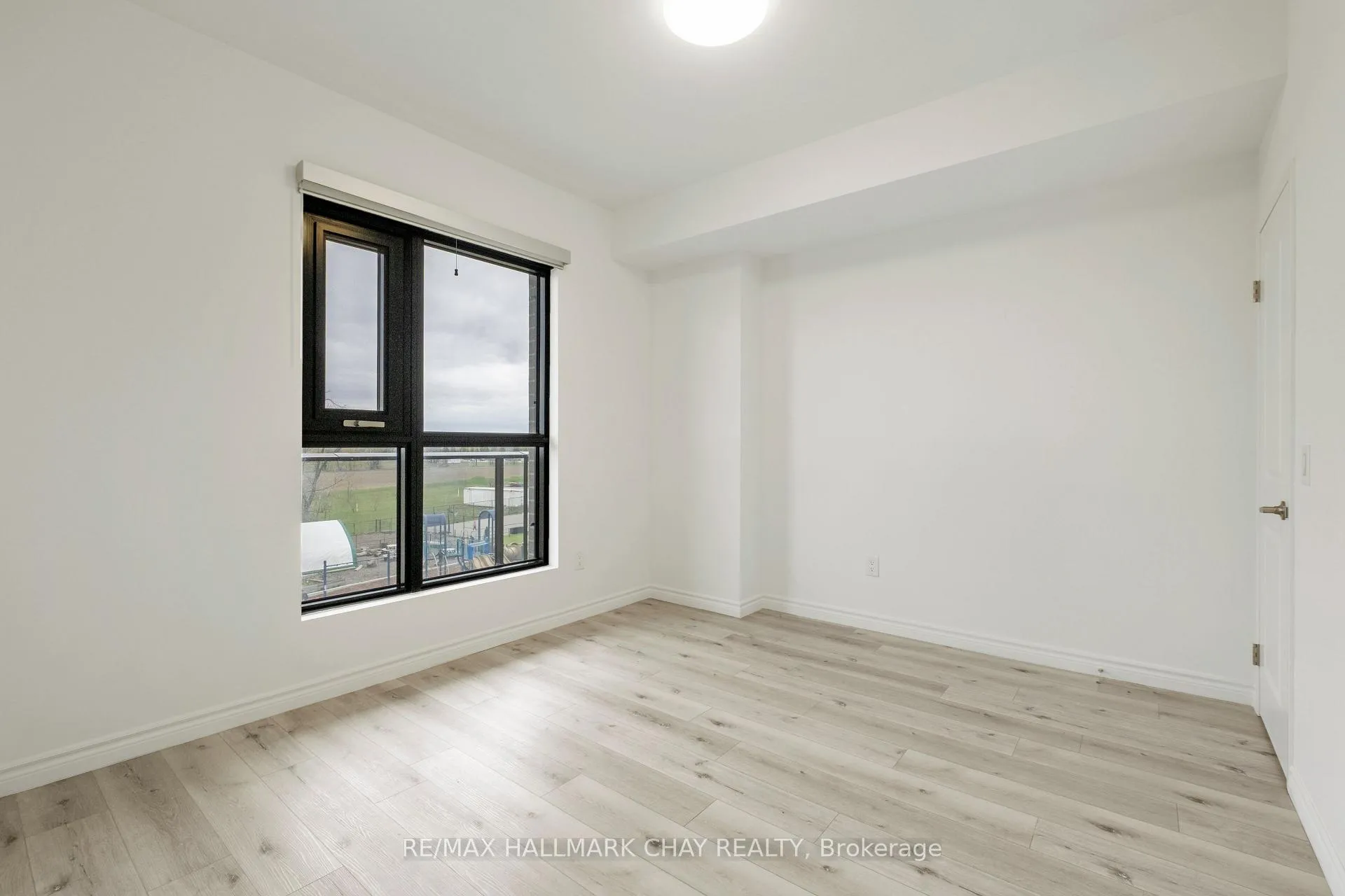 Photo 19 of Unit 411, 30 Hanmer Street W, Barrie, West Bayfield — HOMEH