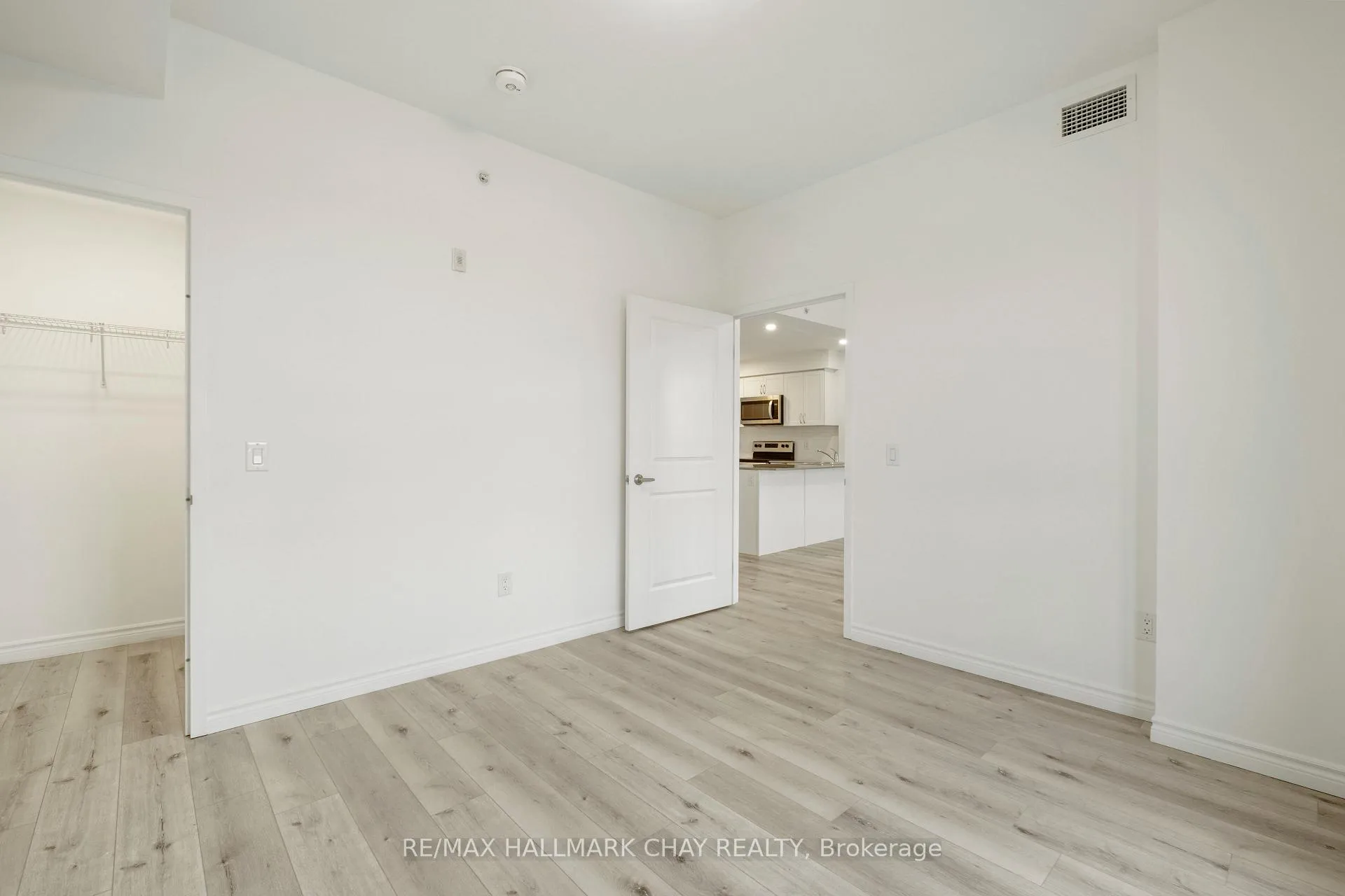 Photo 20 of Unit 411, 30 Hanmer Street W, Barrie, West Bayfield — HOMEH