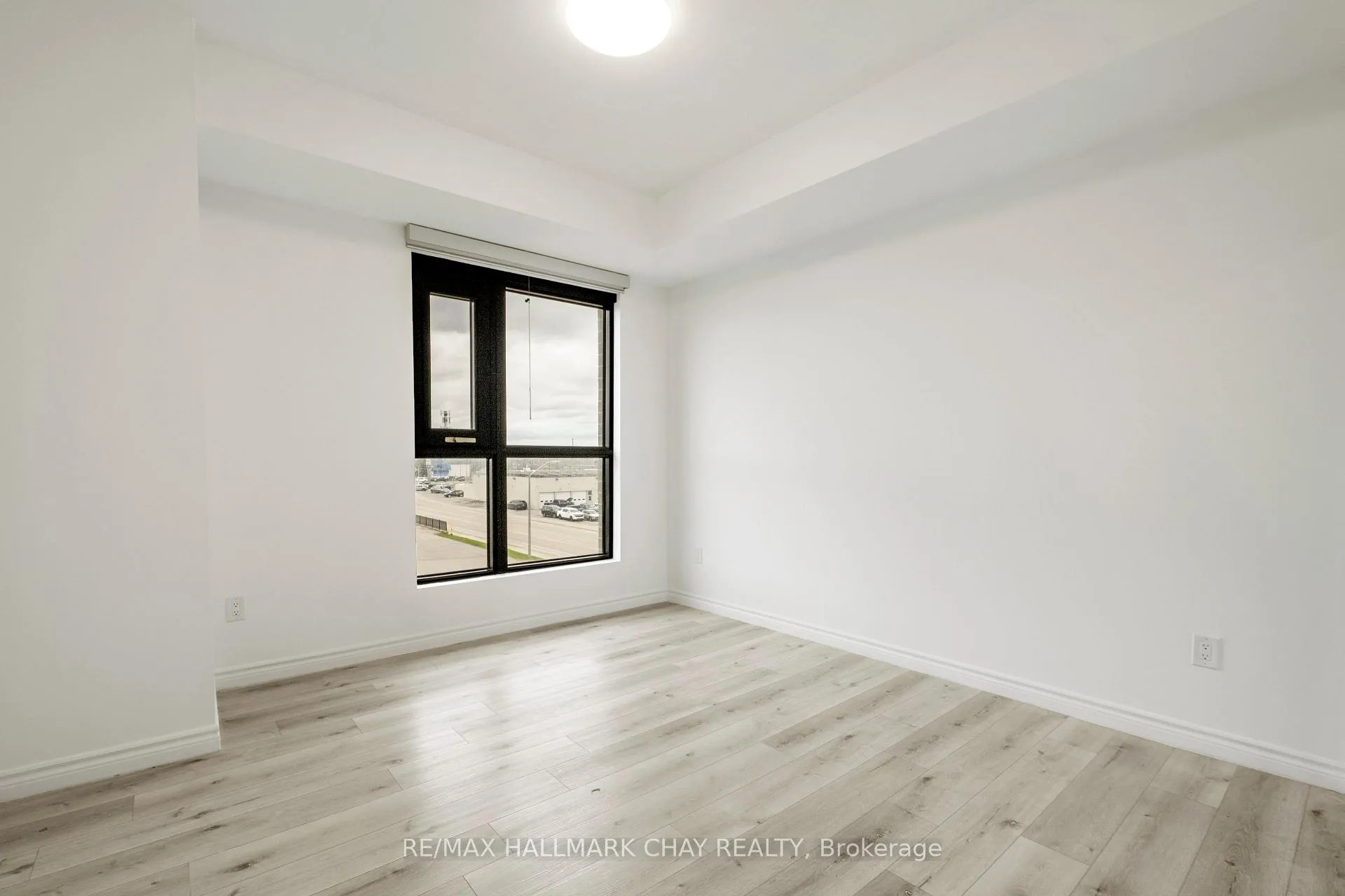 Photo 22 of Unit 411, 30 Hanmer Street W, Barrie, West Bayfield — HOMEH