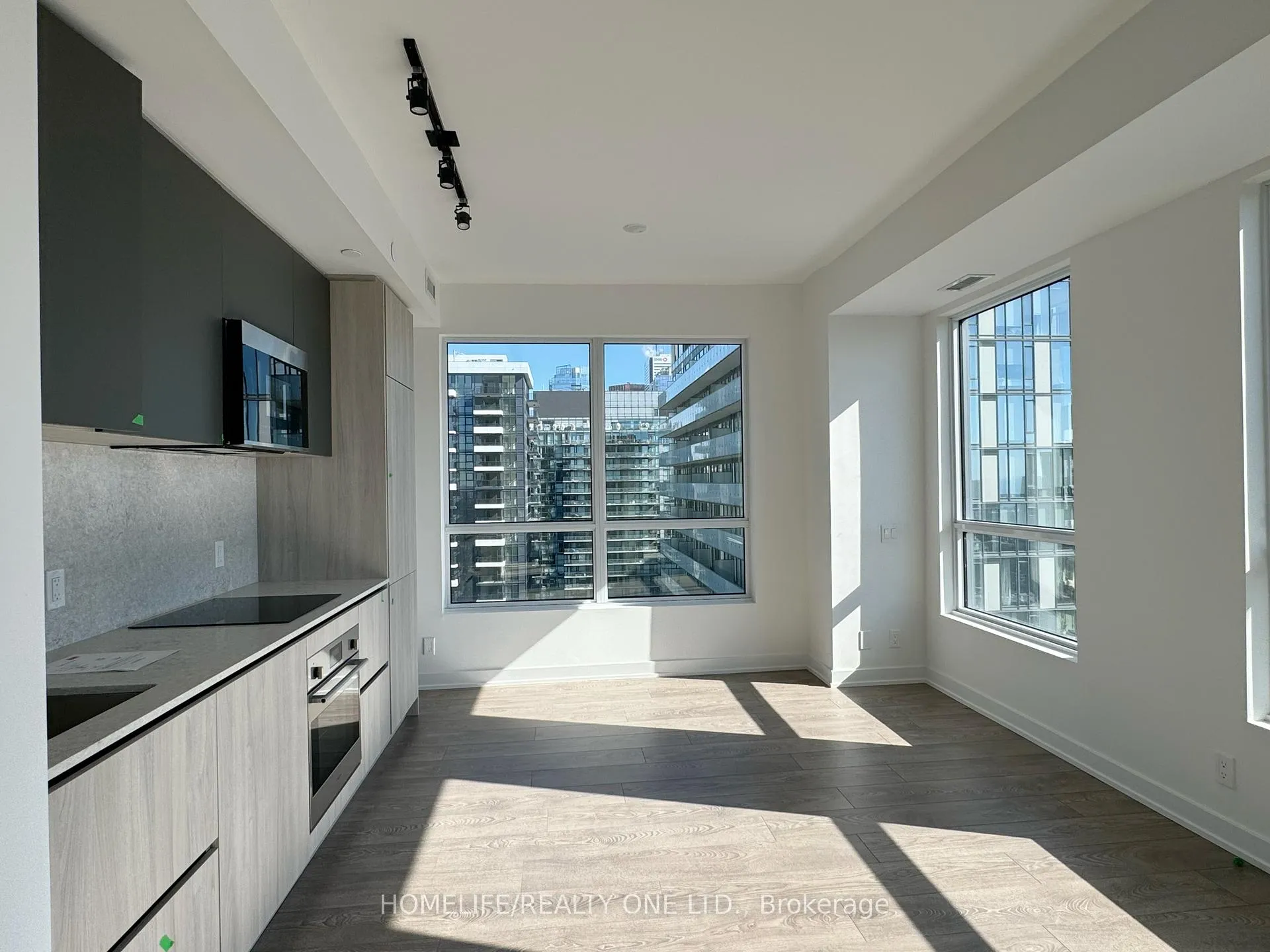 Front of Unit 4106, 108 Peter Street