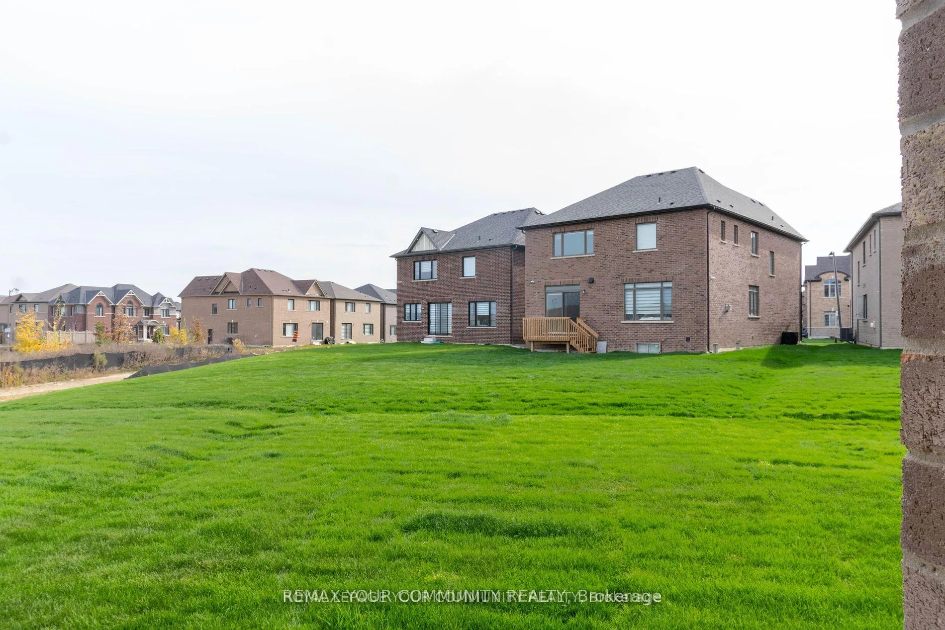 Photo 5 of 43 Tweedhill Avenue, Caledon, Rural Caledon — HOMEH