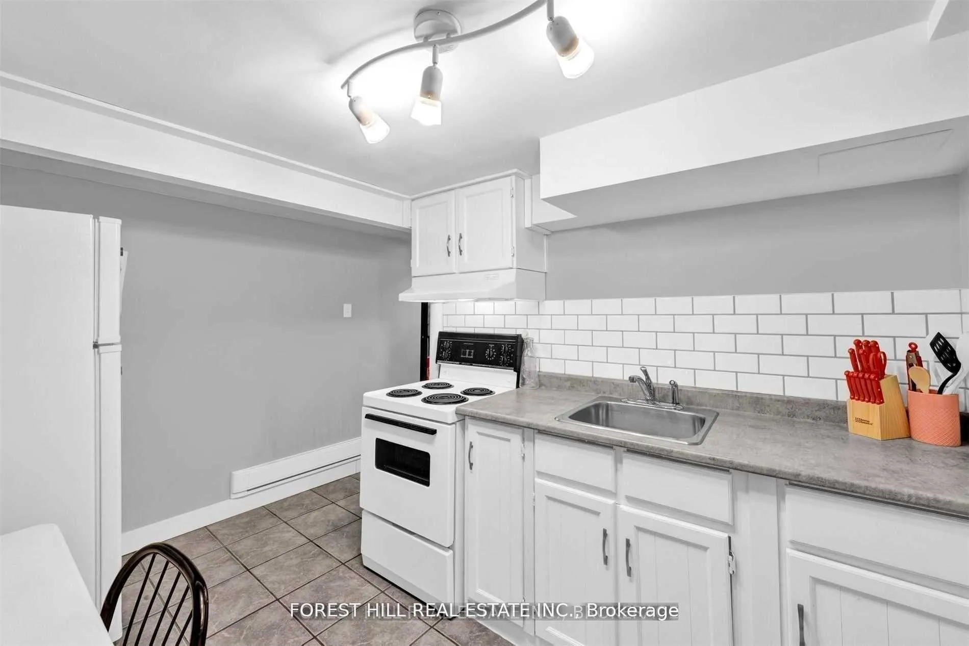 Photo 1 of Unit Lower, 996 Bayview Avenue, Toronto, Leaside — HOMEH