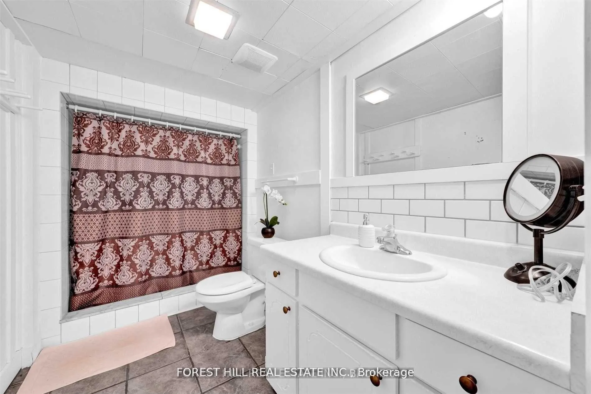 Photo 8 of Unit Lower, 996 Bayview Avenue, Toronto, Leaside — HOMEH