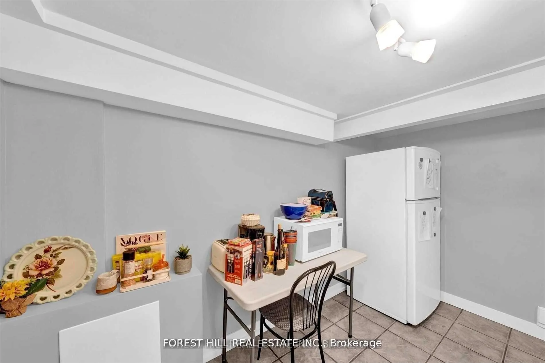 Photo 11 of Unit Lower, 996 Bayview Avenue, Toronto, Leaside — HOMEH