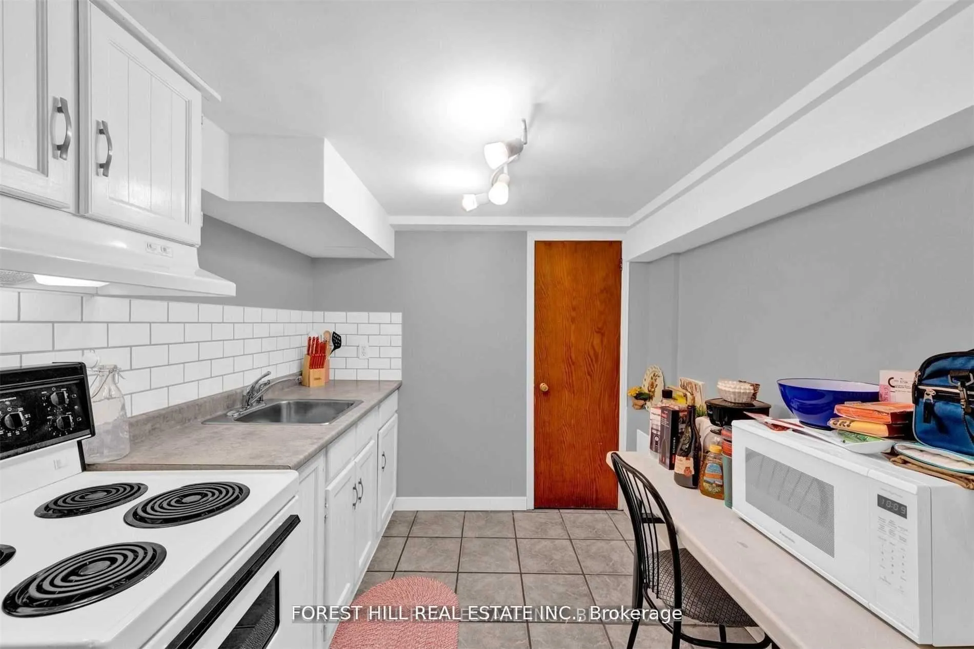 Photo 14 of Unit Lower, 996 Bayview Avenue, Toronto, Leaside — HOMEH