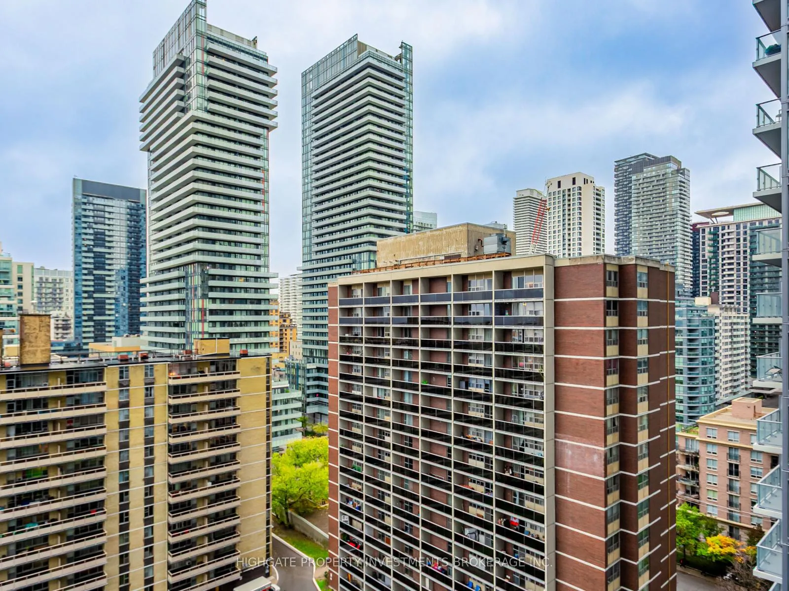 Photo 1 of Unit 1405, 127 Broadway Avenue, Toronto, Mount Pleasant West — HOMEH