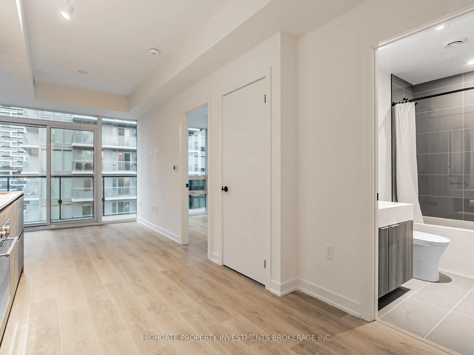 Photo 4 of Unit 1405, 127 Broadway Avenue, Toronto, Mount Pleasant West — HOMEH