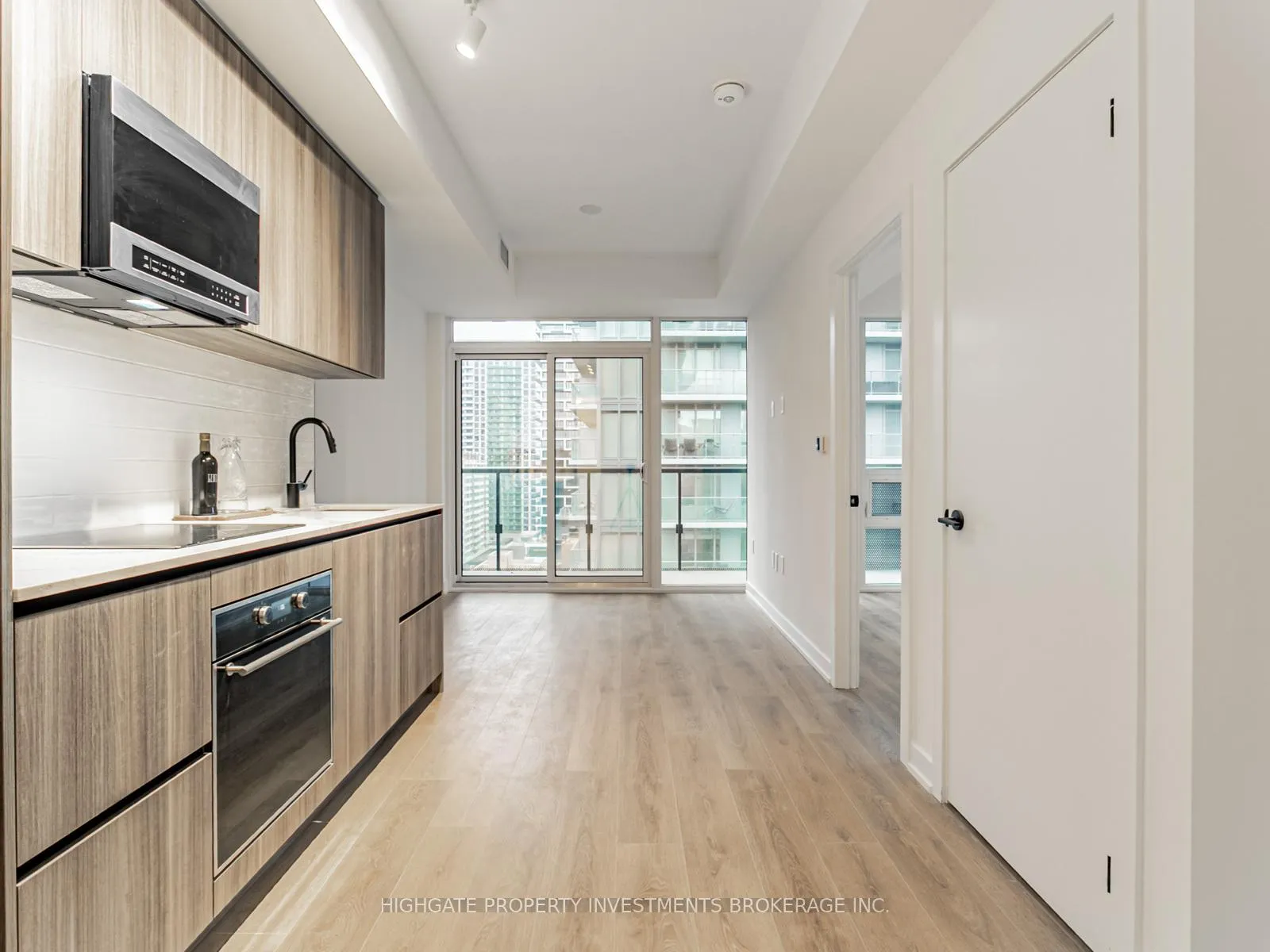 Photo 5 of Unit 1405, 127 Broadway Avenue, Toronto, Mount Pleasant West — HOMEH