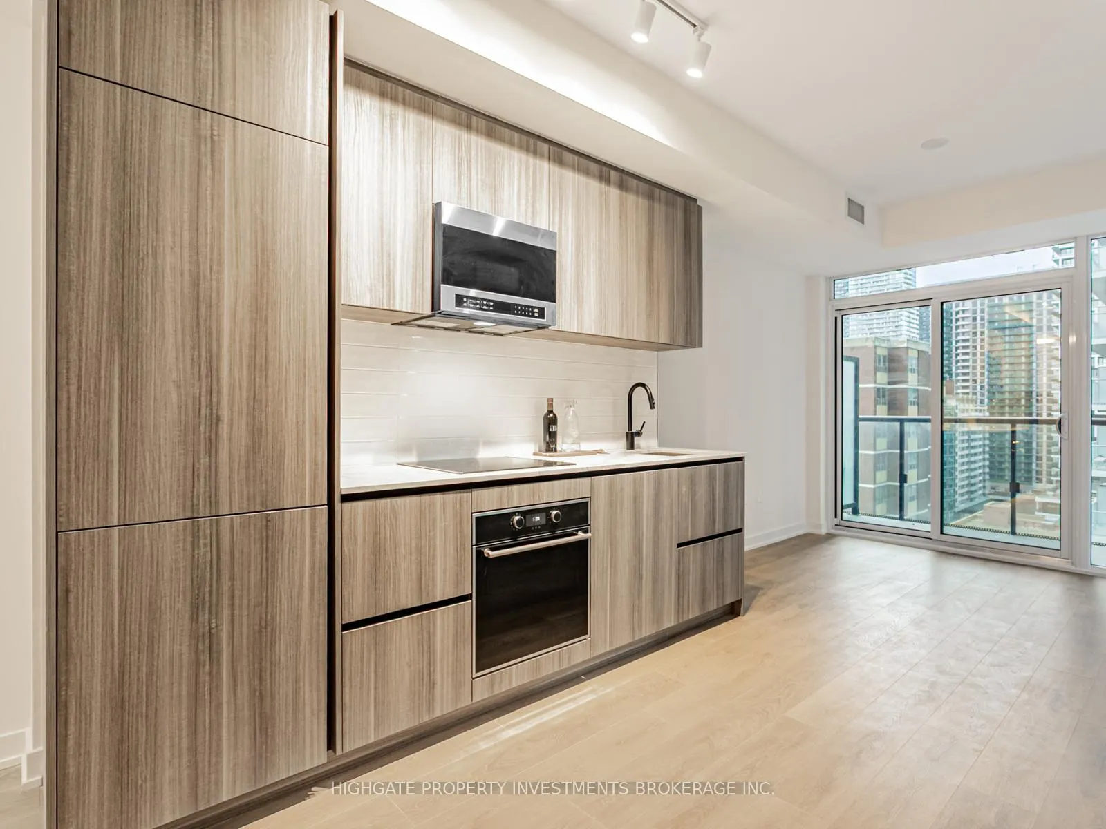 Photo 6 of Unit 1405, 127 Broadway Avenue, Toronto, Mount Pleasant West — HOMEH