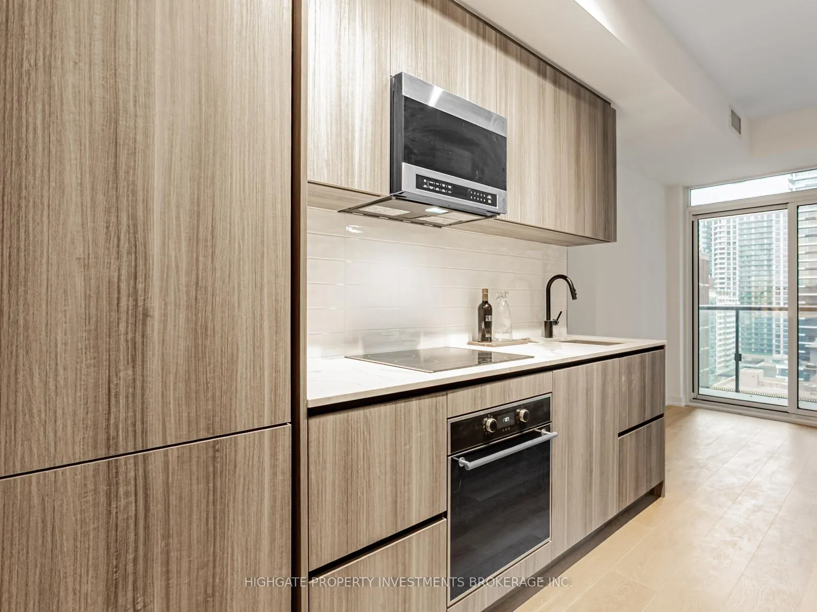 Photo 7 of Unit 1405, 127 Broadway Avenue, Toronto, Mount Pleasant West — HOMEH