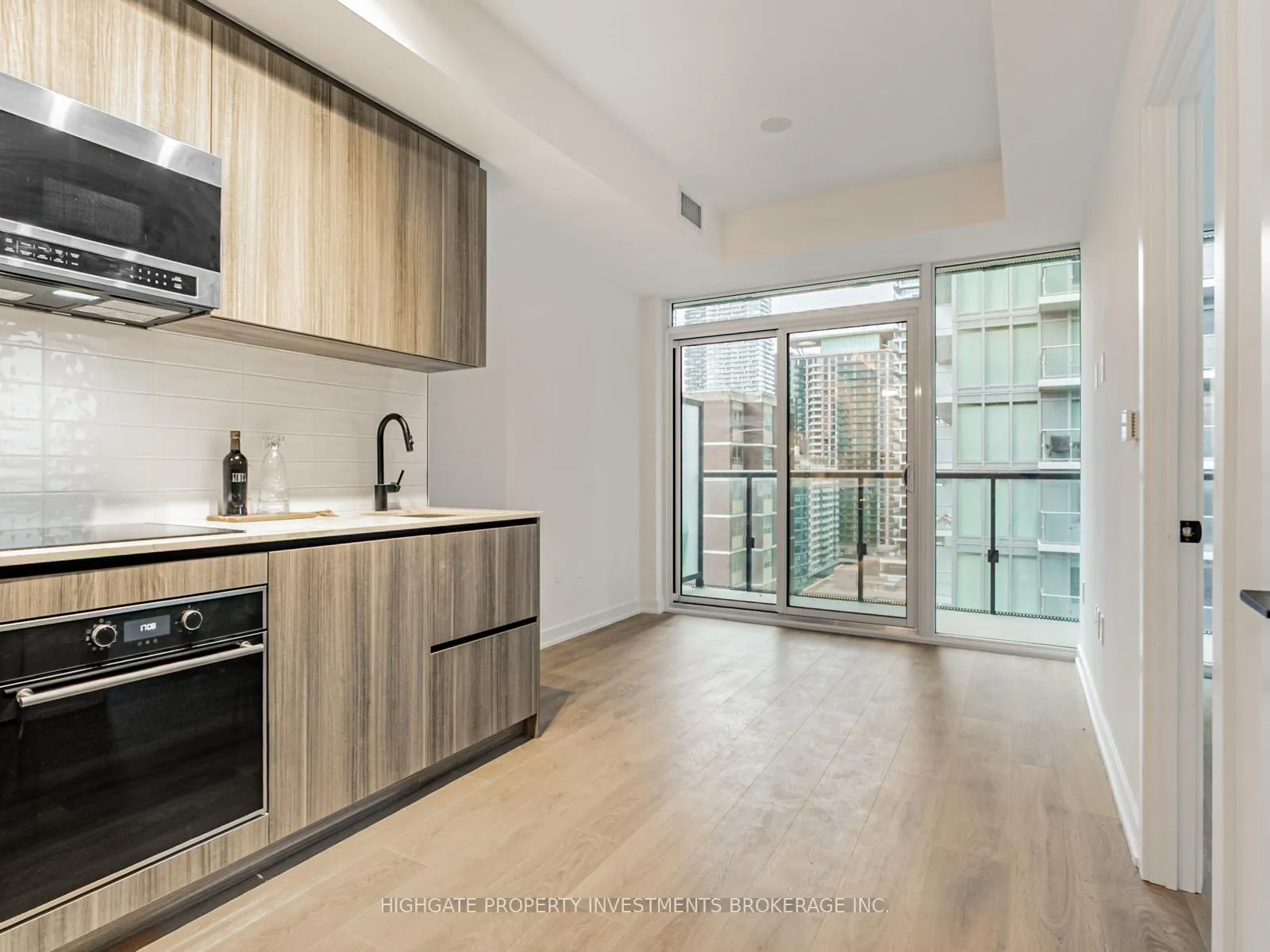 Photo 8 of Unit 1405, 127 Broadway Avenue, Toronto, Mount Pleasant West — HOMEH