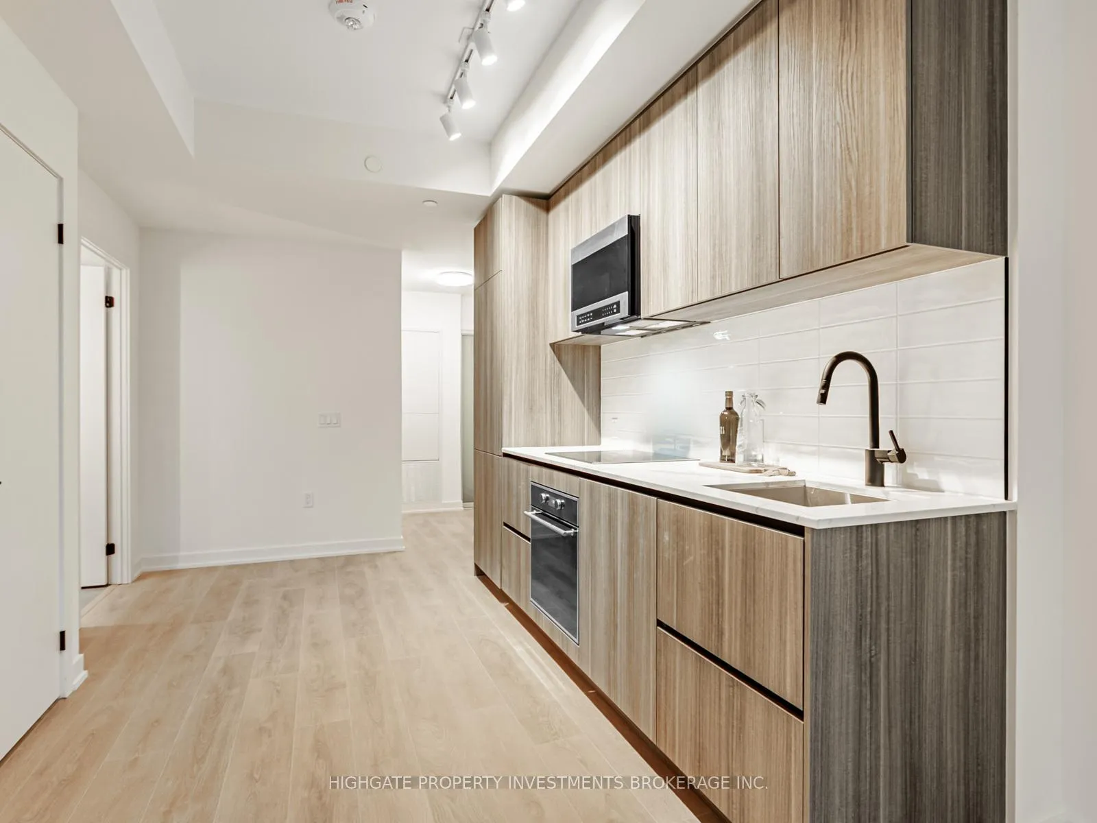 Photo 10 of Unit 1405, 127 Broadway Avenue, Toronto, Mount Pleasant West — HOMEH