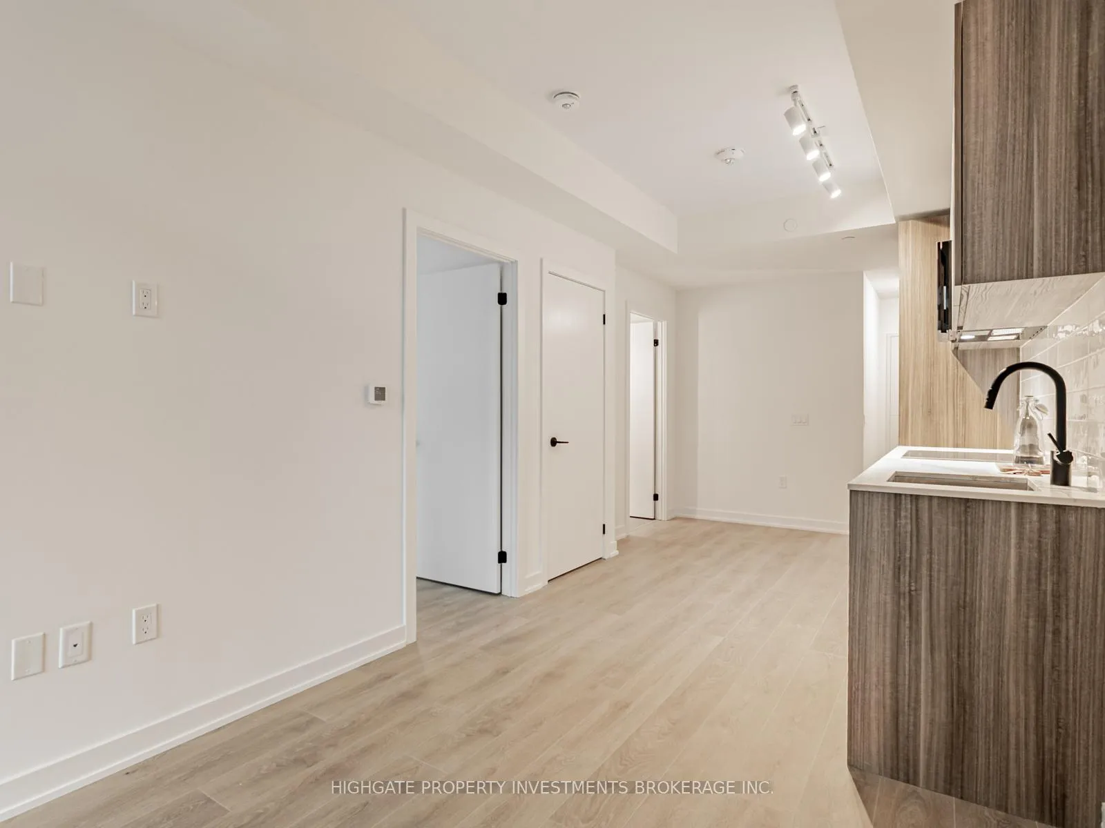 Photo 13 of Unit 1405, 127 Broadway Avenue, Toronto, Mount Pleasant West — HOMEH
