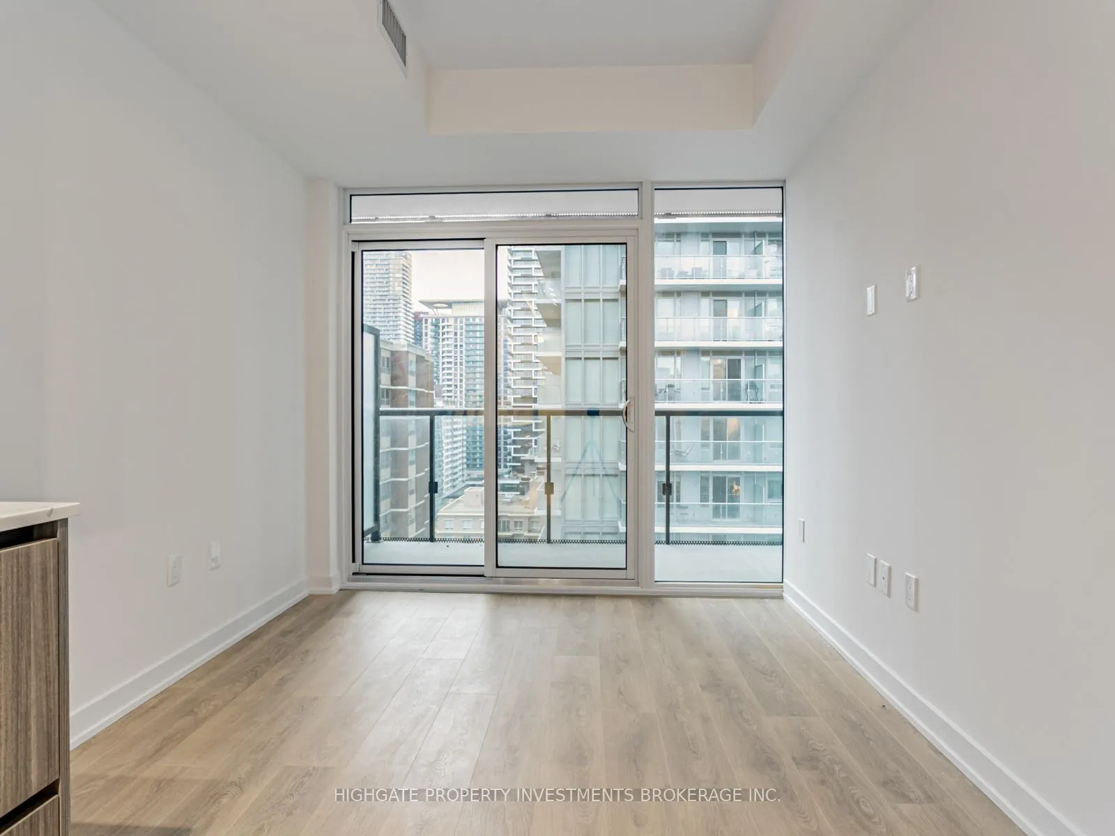 Photo 14 of Unit 1405, 127 Broadway Avenue, Toronto, Mount Pleasant West — HOMEH