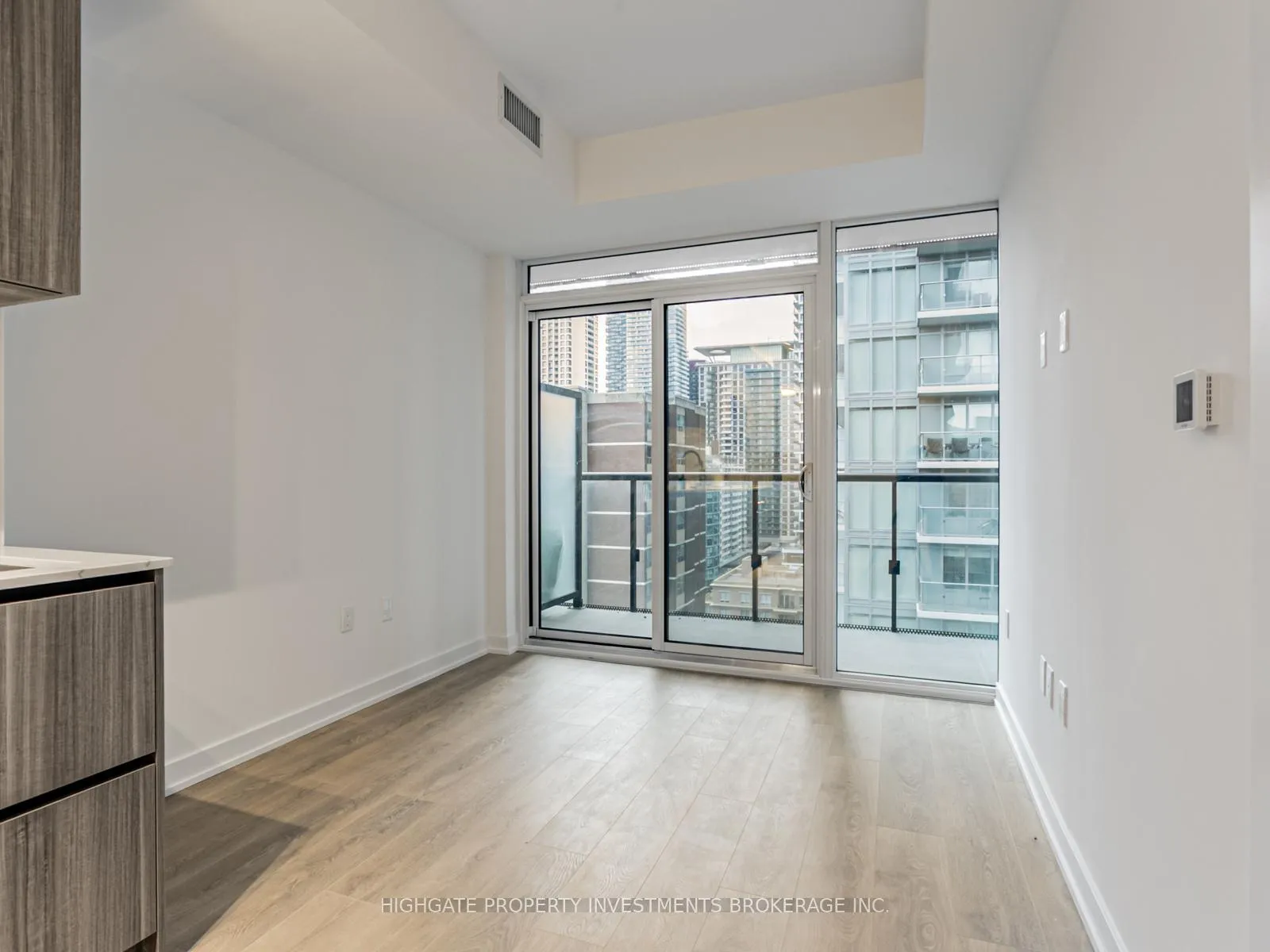 Photo 15 of Unit 1405, 127 Broadway Avenue, Toronto, Mount Pleasant West — HOMEH