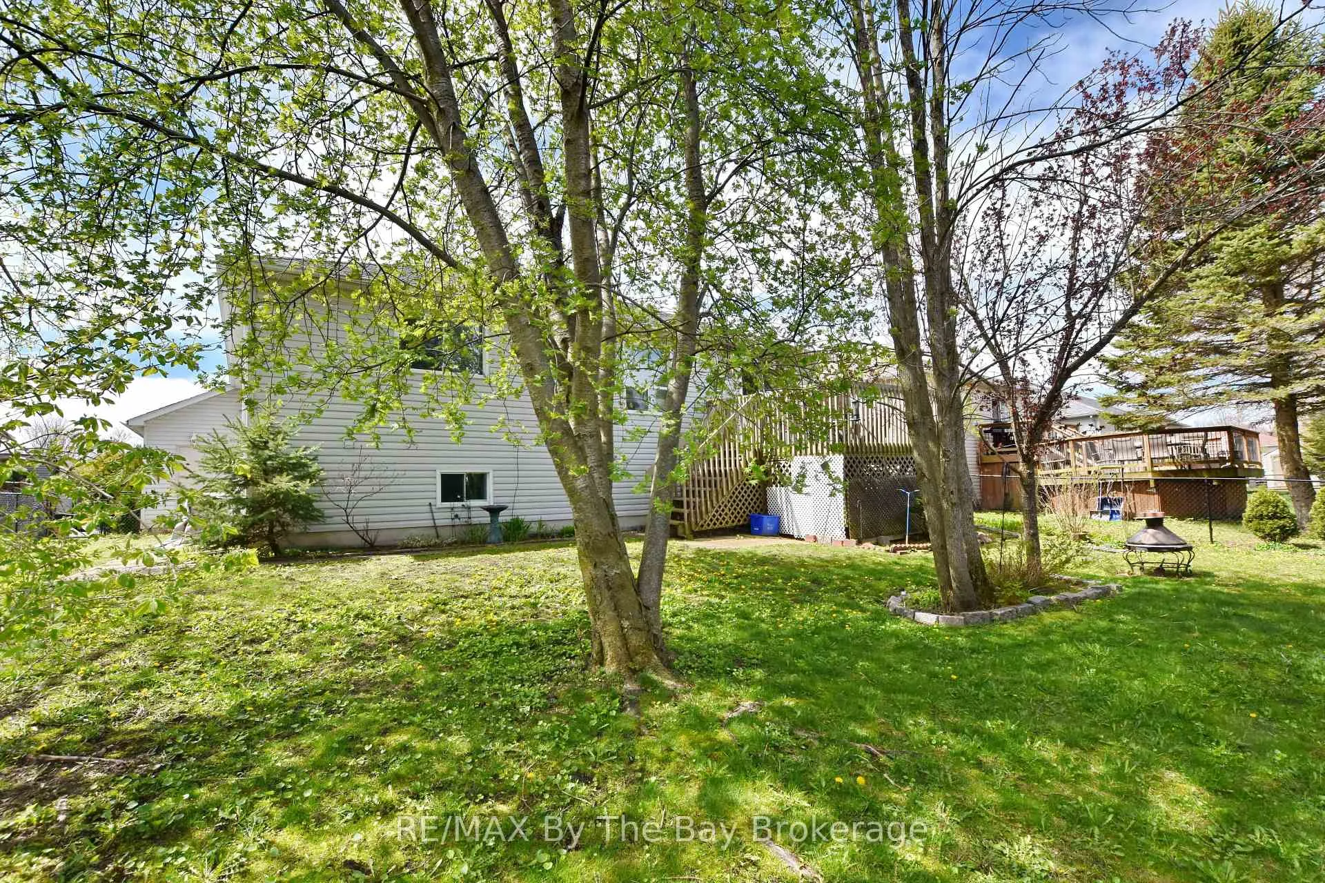 Photo 9 of 17 Acorn Crescent, Wasaga Beach — HOMEH