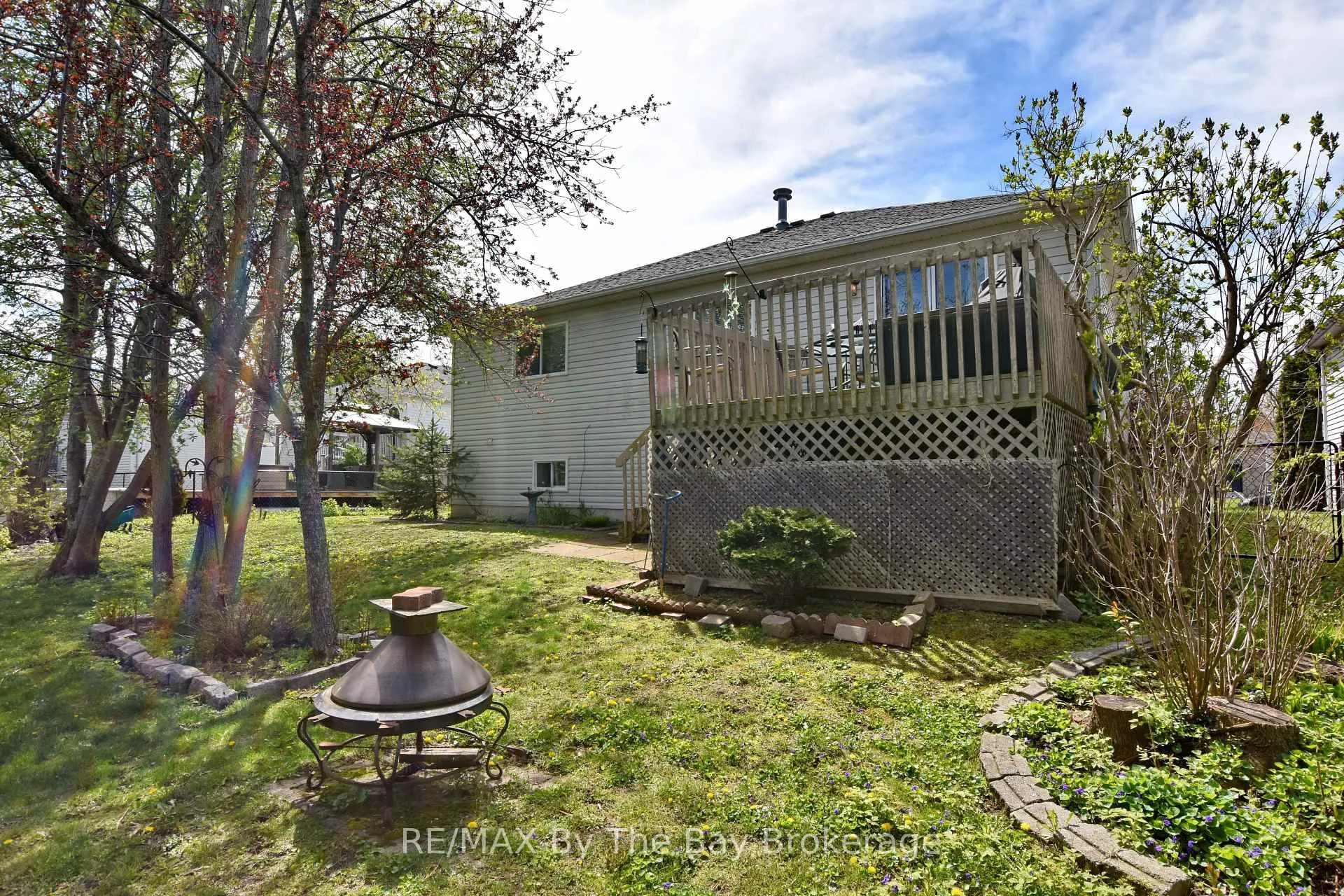 Photo 10 of 17 Acorn Crescent, Wasaga Beach — HOMEH