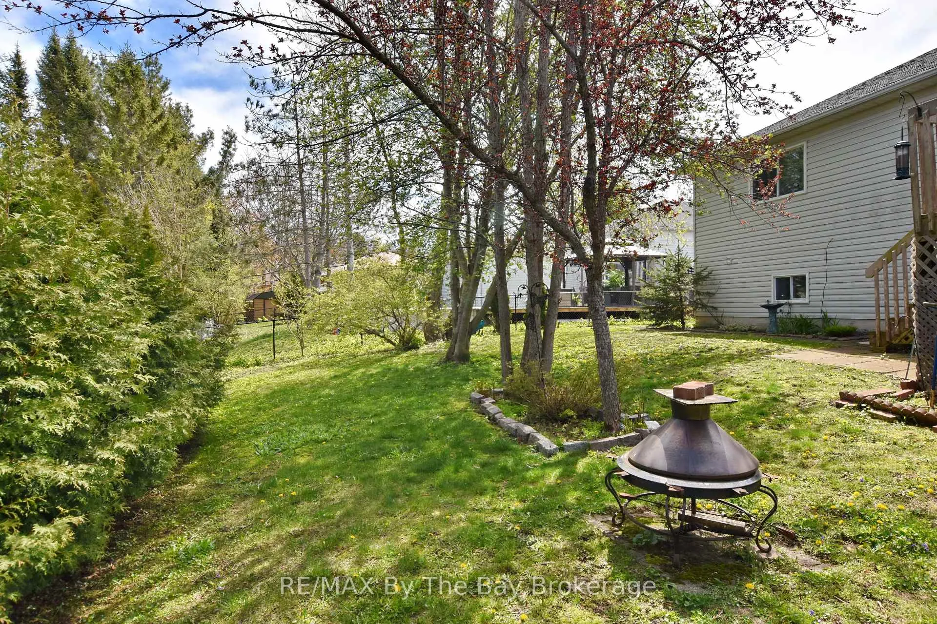 Photo 11 of 17 Acorn Crescent, Wasaga Beach — HOMEH