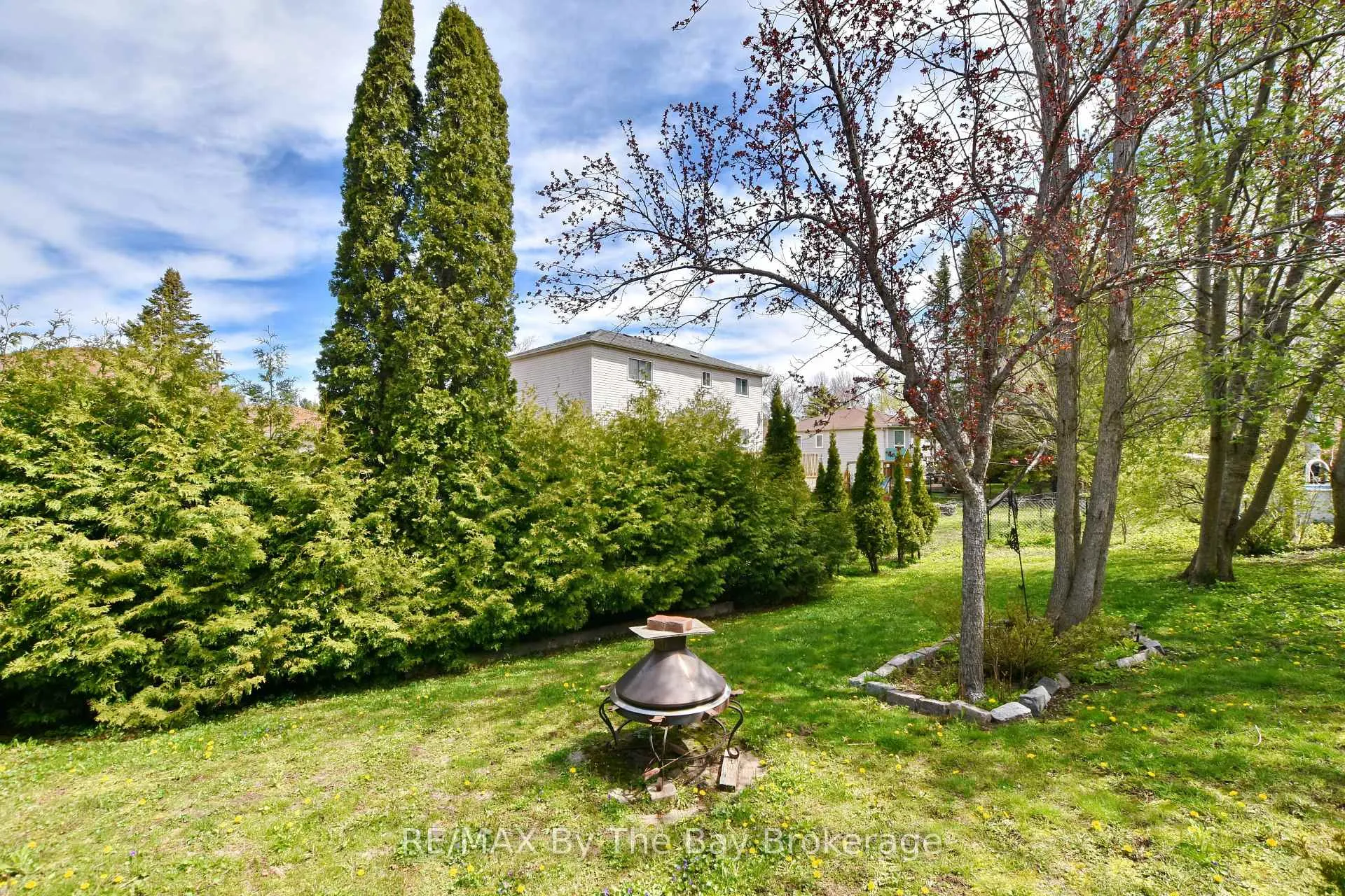 Photo 12 of 17 Acorn Crescent, Wasaga Beach — HOMEH