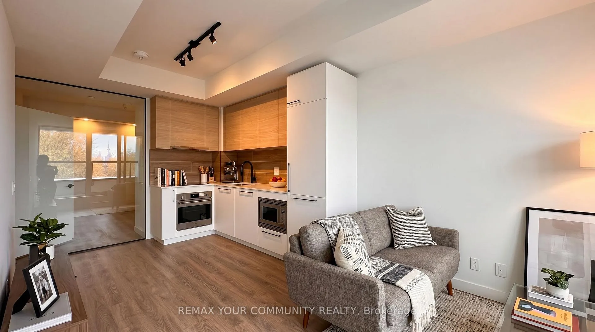 Photo 3 of Unit 323, 1050 Eastern Avenue, Toronto, Greenwood-Coxwell — HOMEH