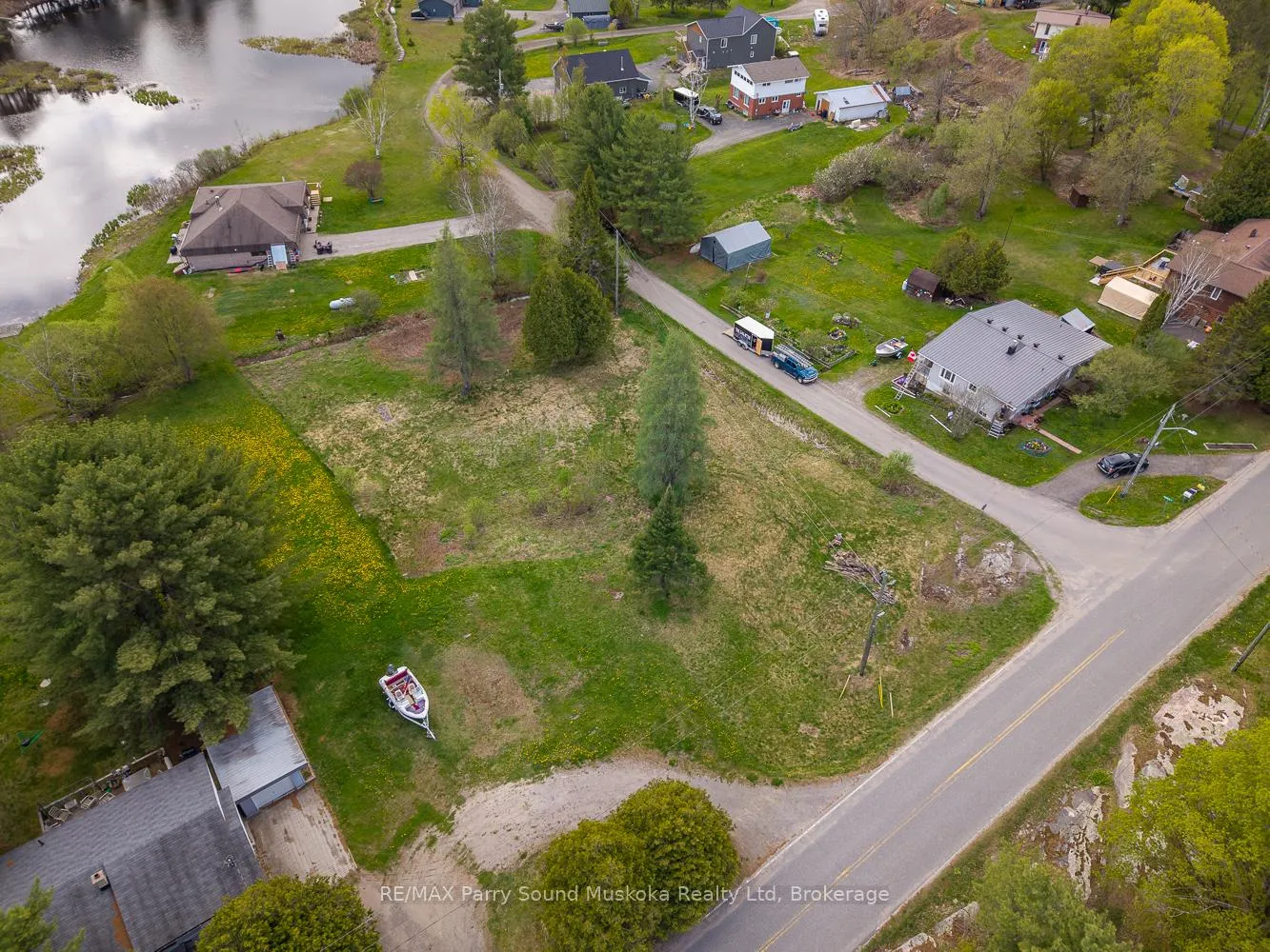 Photo 4 of 63 Pineridge Drive, McDougall — HOMEH