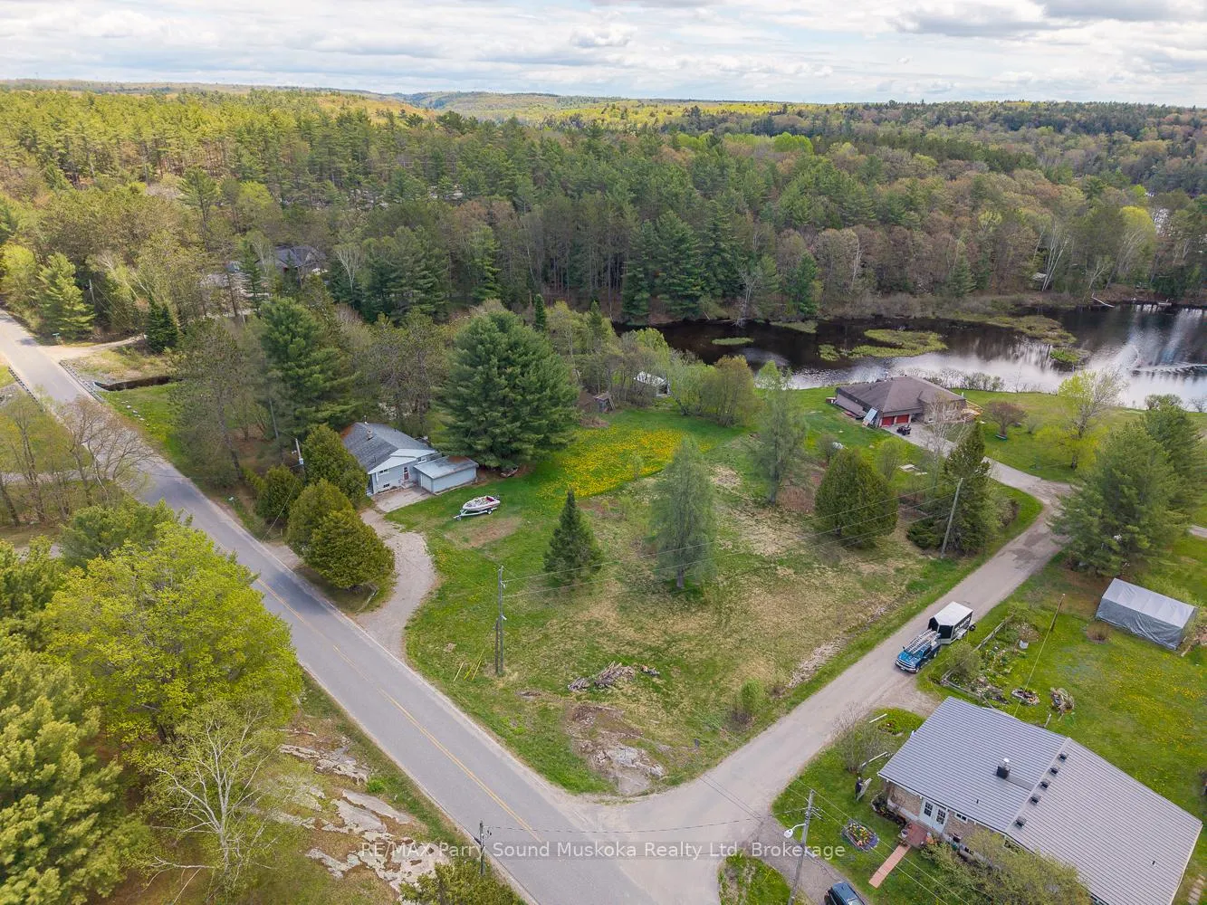 Photo 12 of 63 Pineridge Drive, McDougall — HOMEH