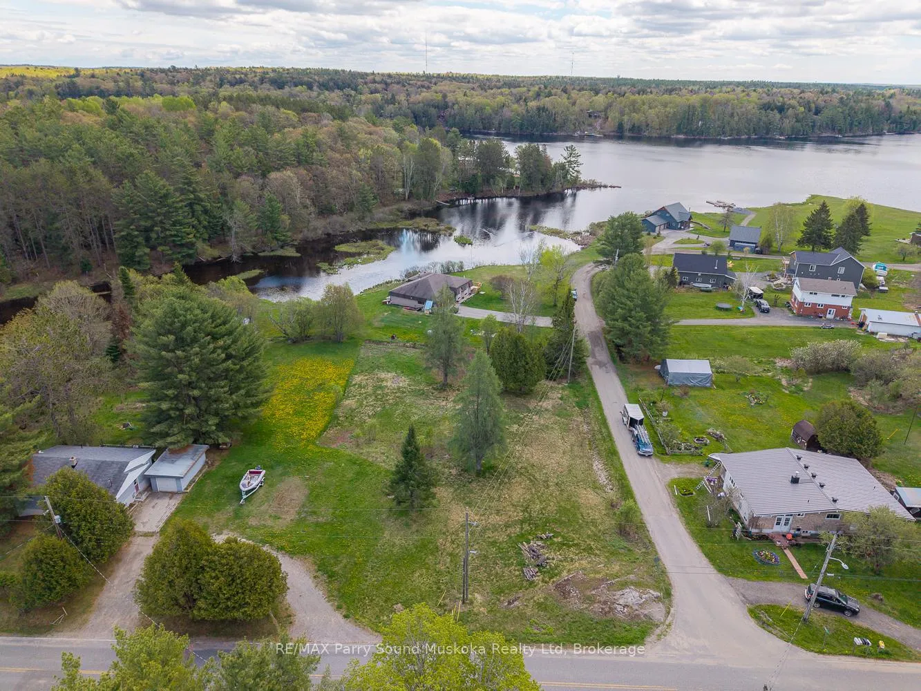 Photo 13 of 63 Pineridge Drive, McDougall — HOMEH