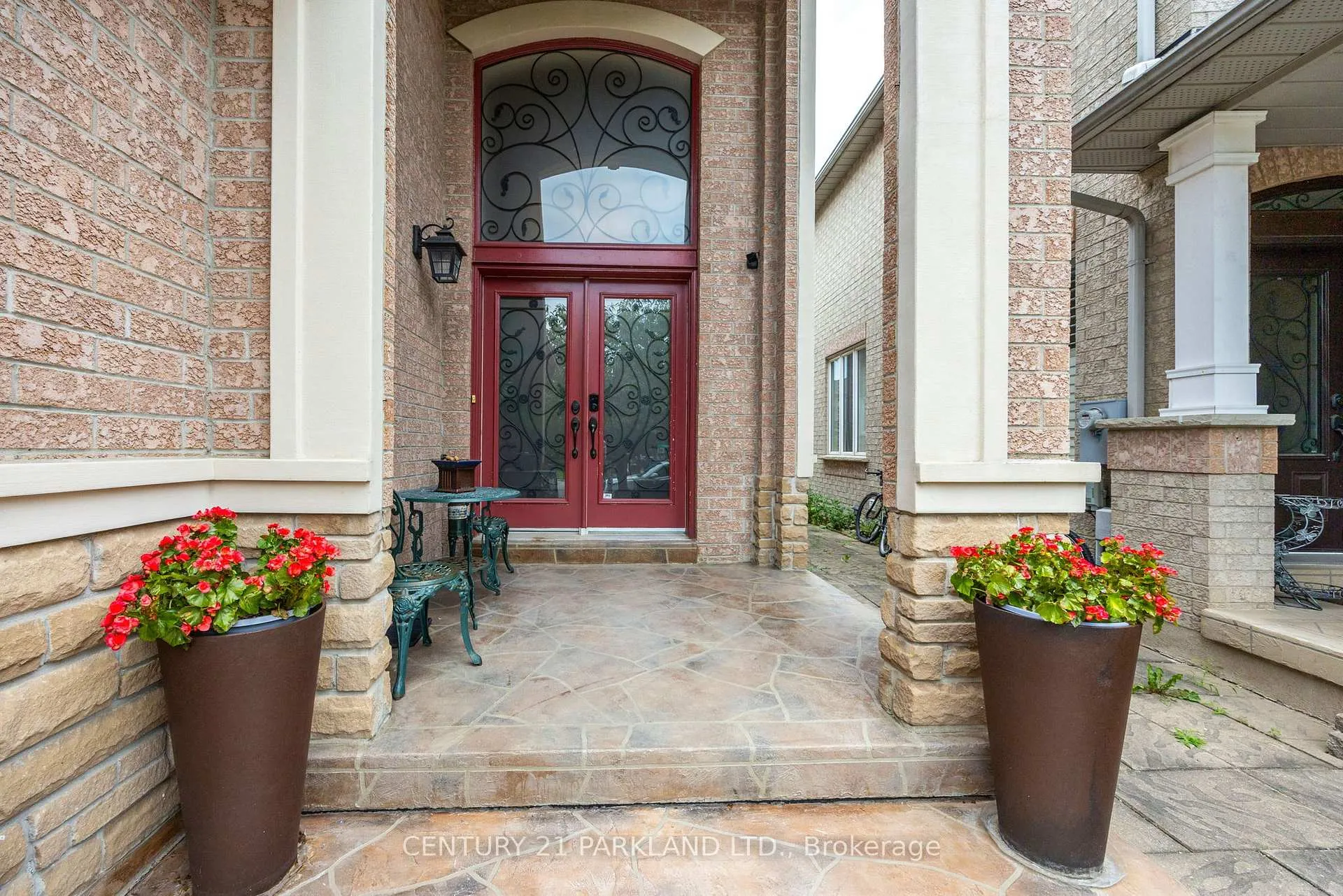 Photo 2 of 40 Lady Fern Drive, Markham, Legacy — HOMEH